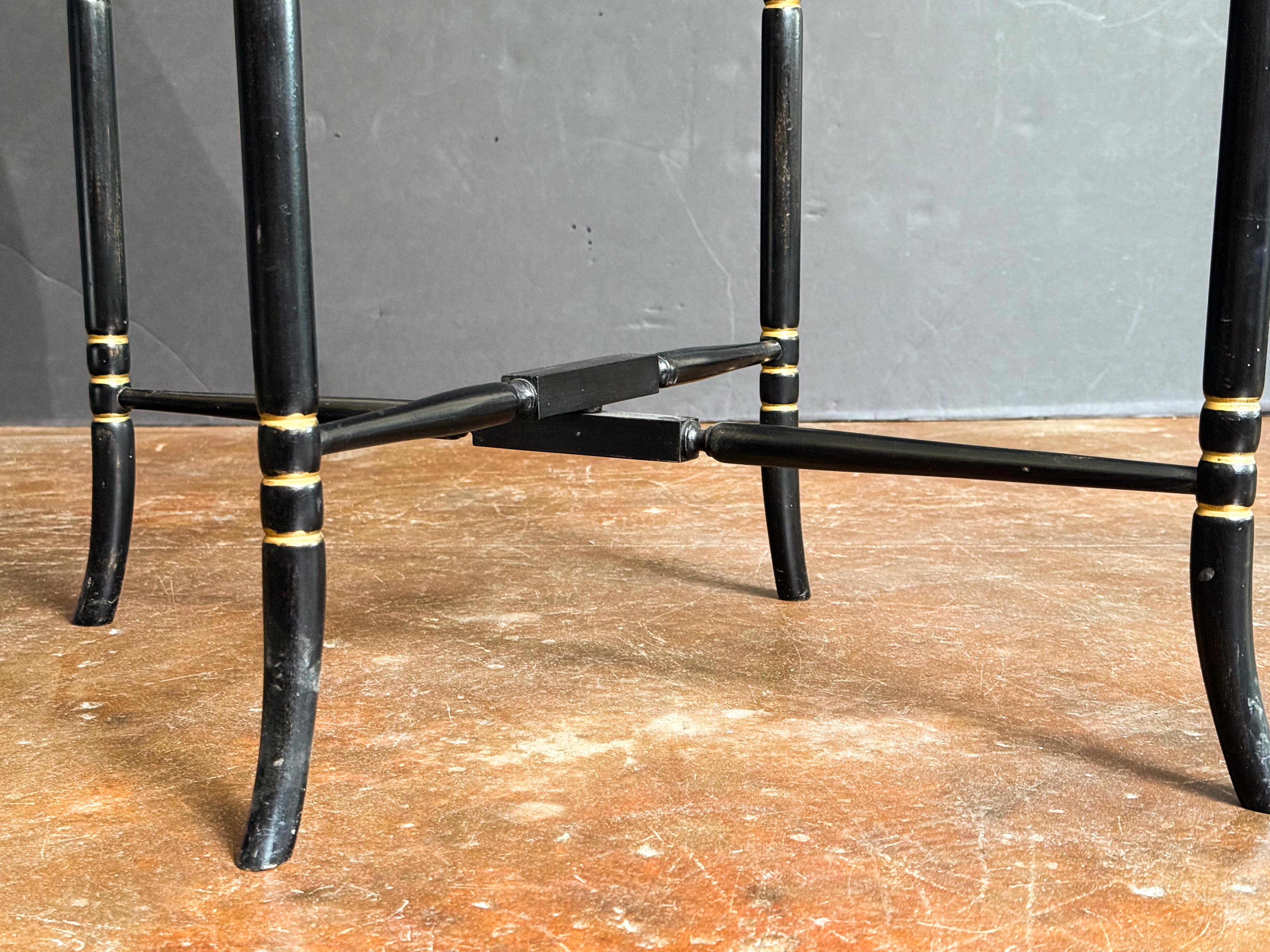 Chinoiserie Papier Mache Tray Table (Tray on Stand) from England en venta 2