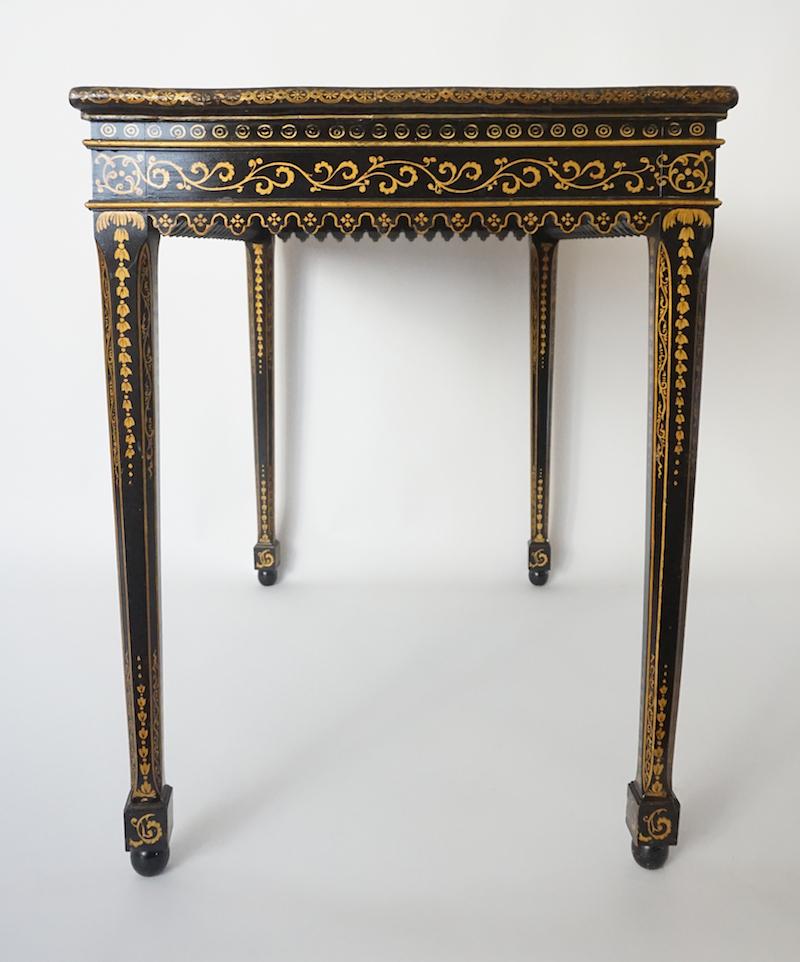 Chinoiserie Parcel-Gilt Black Lacquer Top Table, England, circa 1880 In Good Condition In Kinderhook, NY
