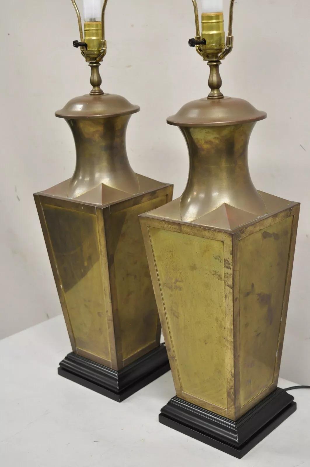 Quadratische Jardiniere-Tischlampe aus patiniertem Messing von Wildwood, Chinoiserie, Paar im Angebot 5