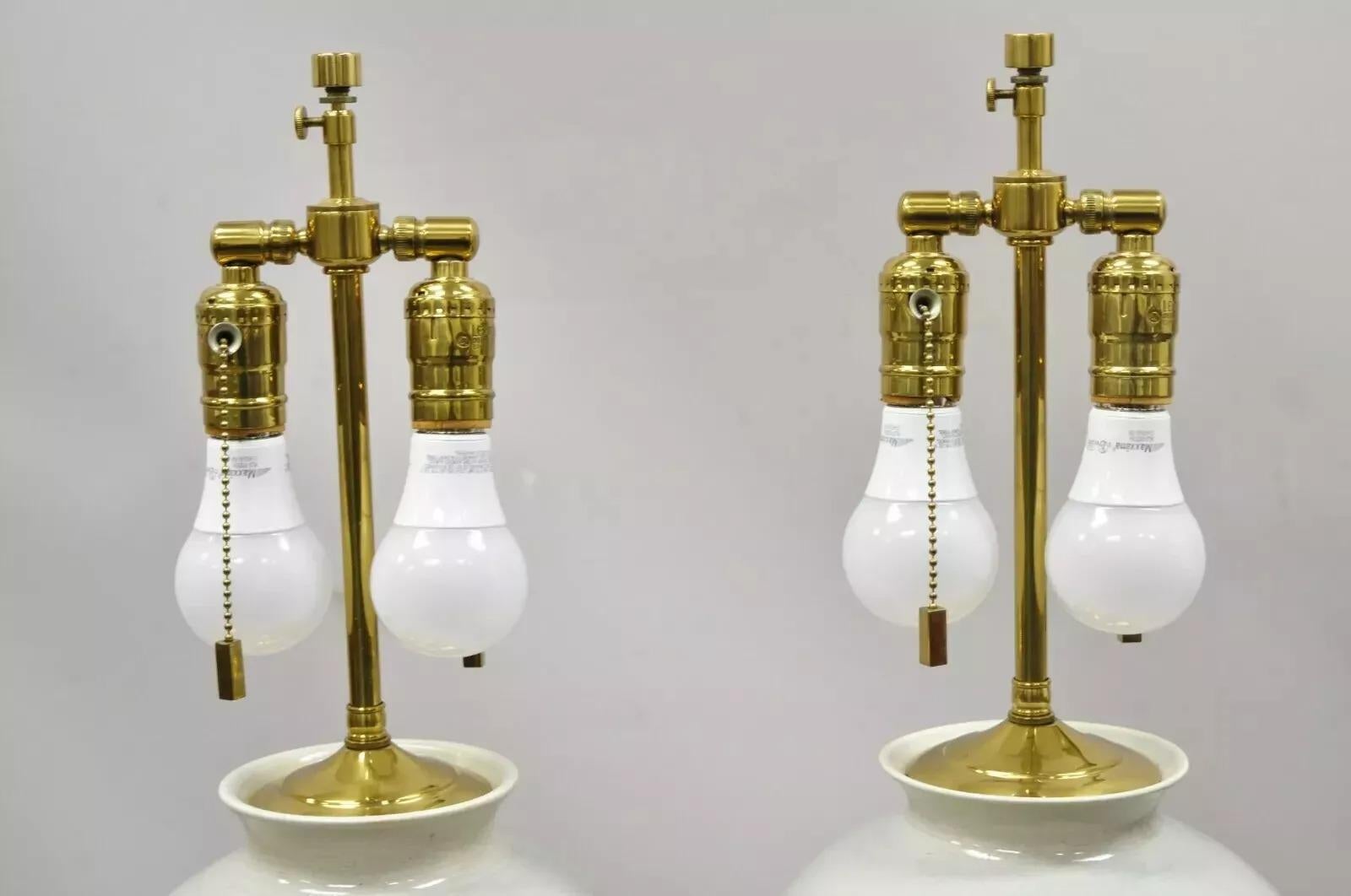 Inconnu Paire de lampes de table en porcelaine céladon à jarre en céramique émaillée verte - Paire en vente