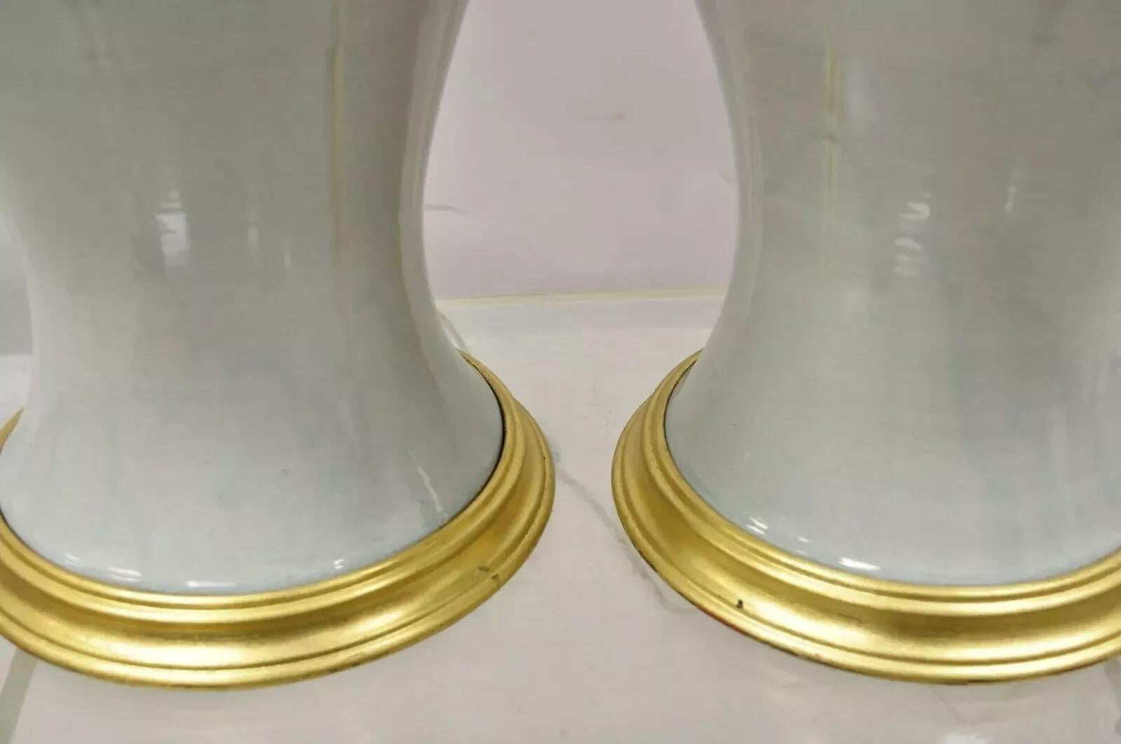 20ième siècle Paire de lampes de table en porcelaine céladon à jarre en céramique émaillée verte - Paire en vente