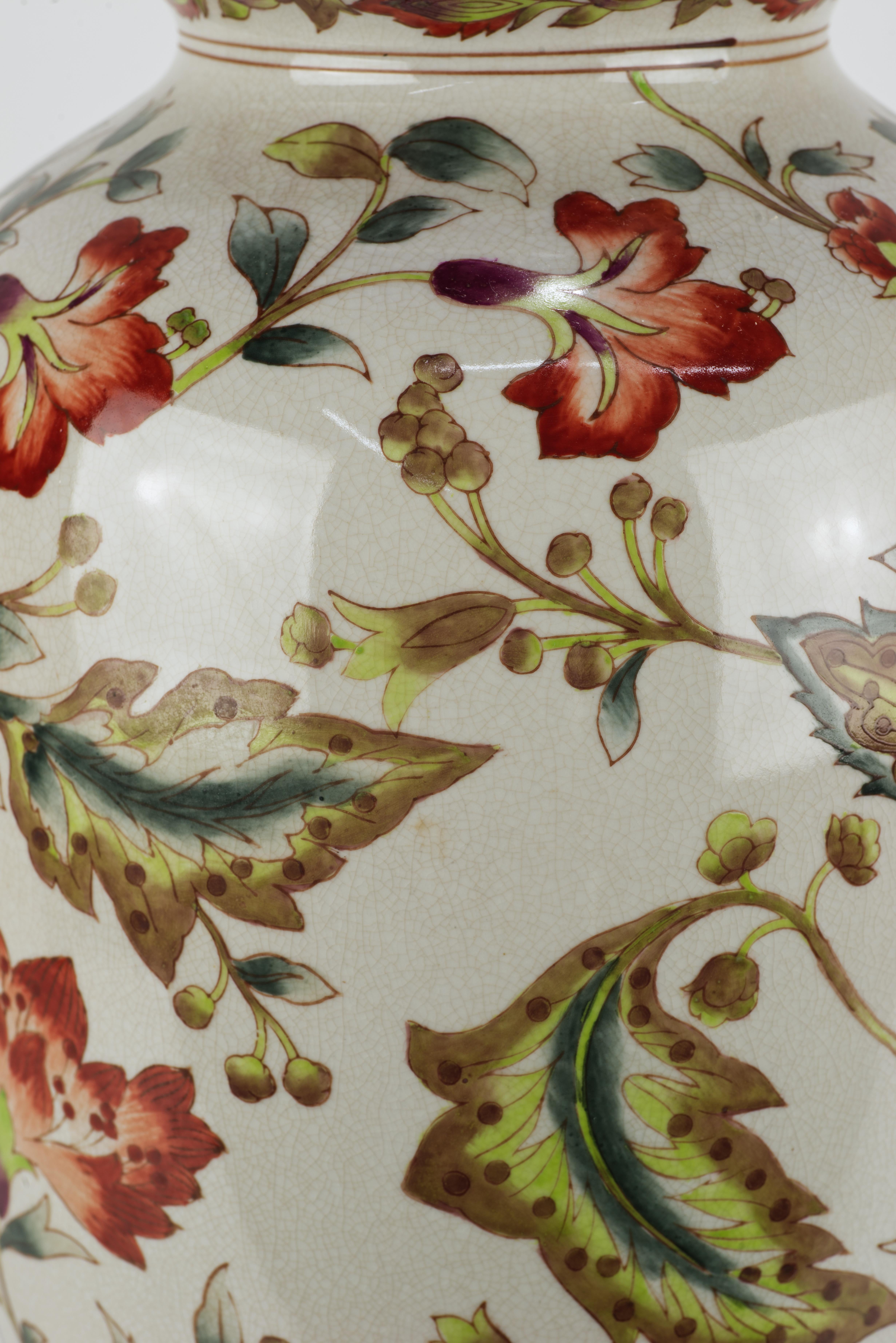 Chinoiserie Porzellan Keramik Blumenmotiv bemalt Tischlampe im Zustand „Gut“ in Clifton Springs, NY