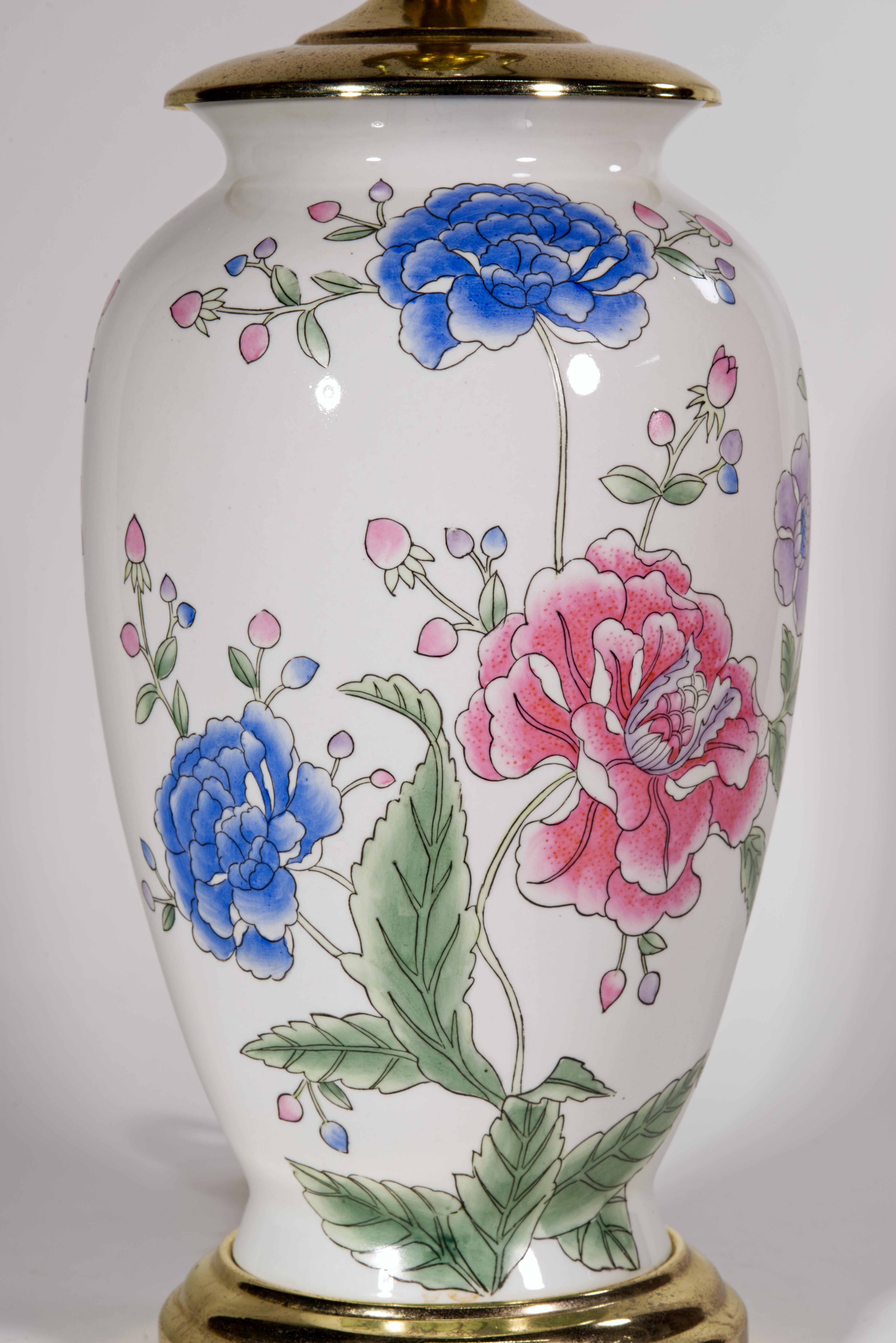  Striking large table lamp features urn shaped ceramic or porcelain body, decorated with hand-painted traditional motifs of leaves and large flowers in blue, red, lilac, and green, outlined in black, on glossy off-white glaze background. Bronze