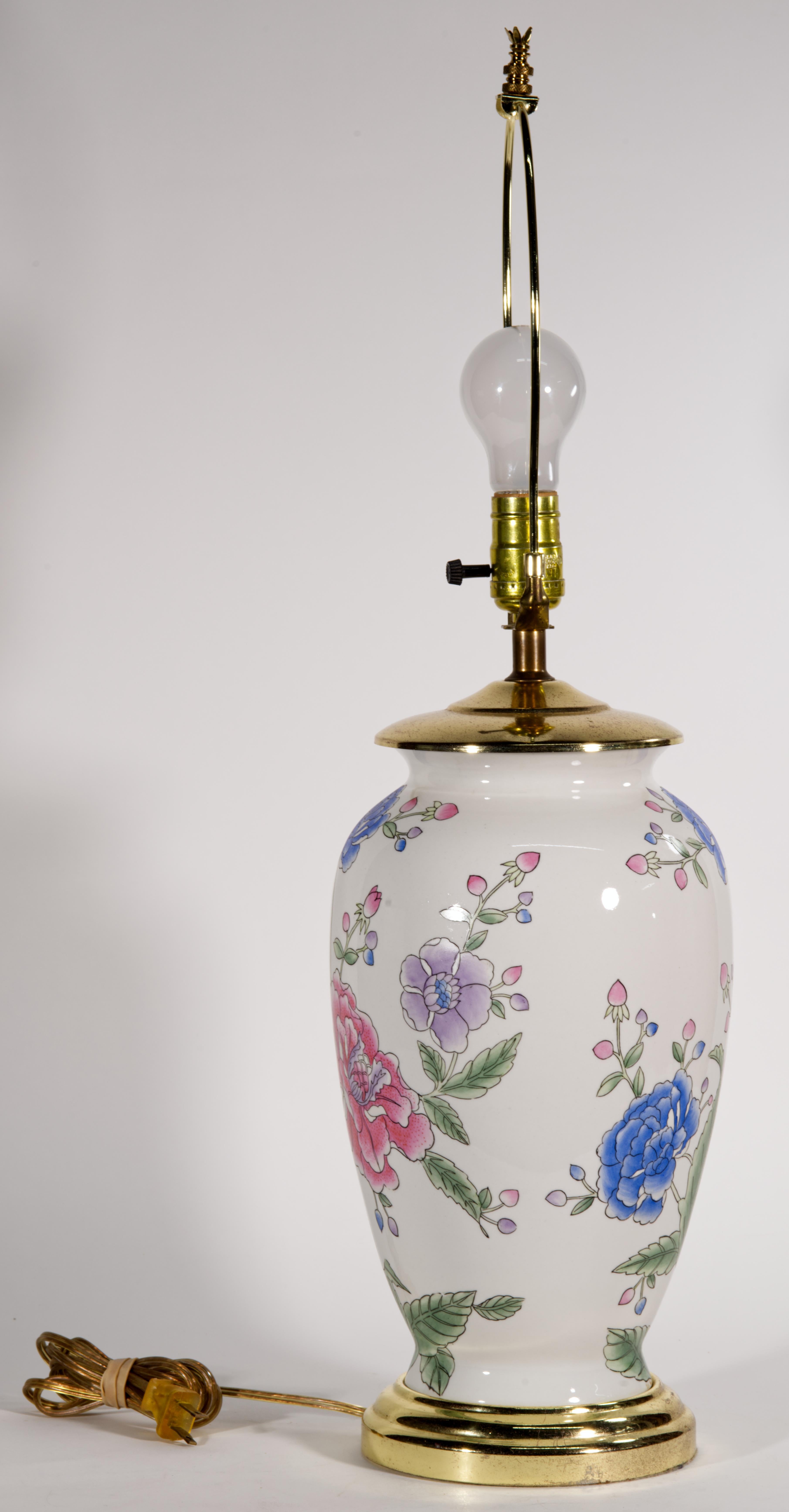 Asian Chinoiserie Porcelain Ceramic Flower Motif Painted Urn Table Lamp