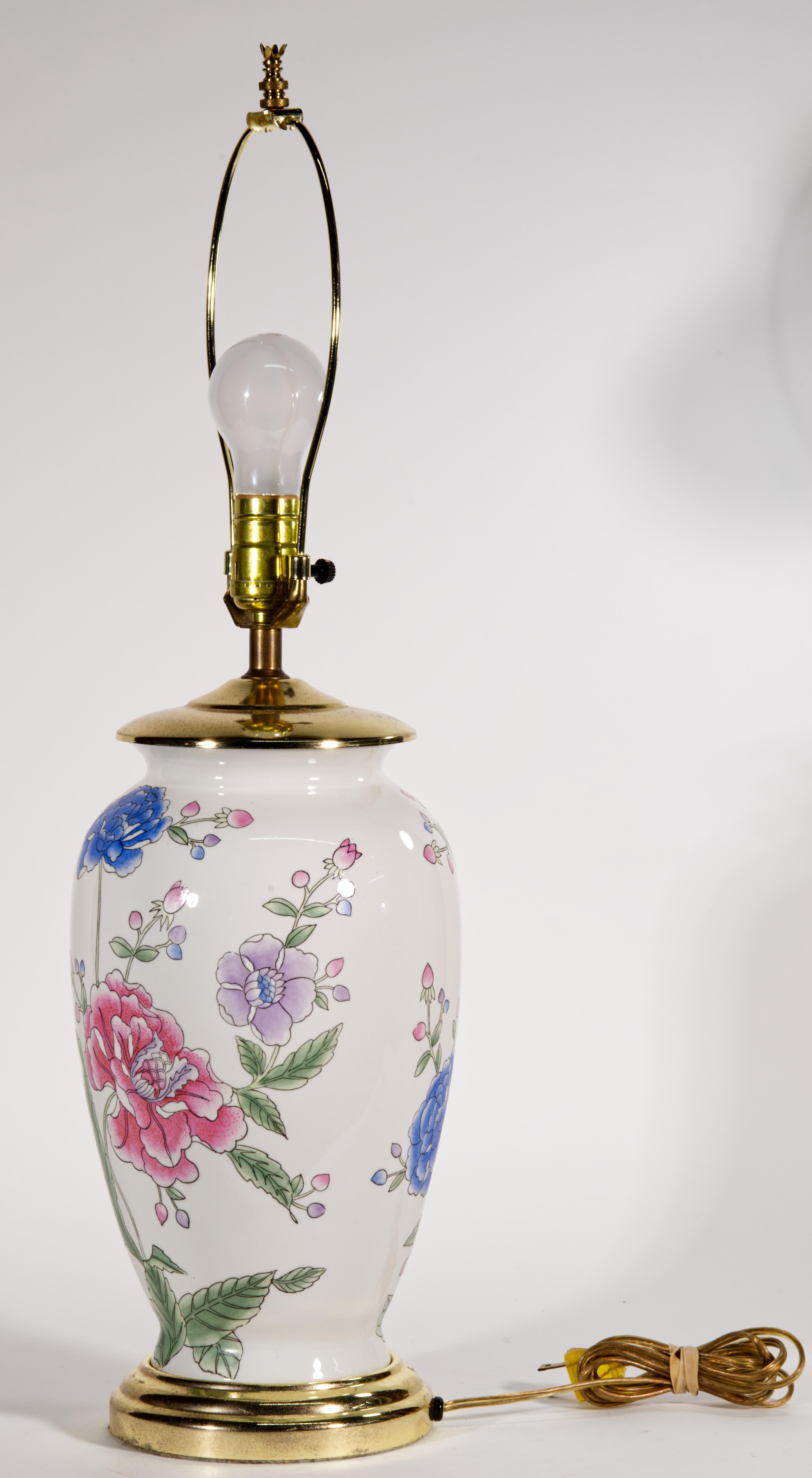 Hand-Painted Chinoiserie Porcelain Ceramic Flower Motif Painted Urn Table Lamp