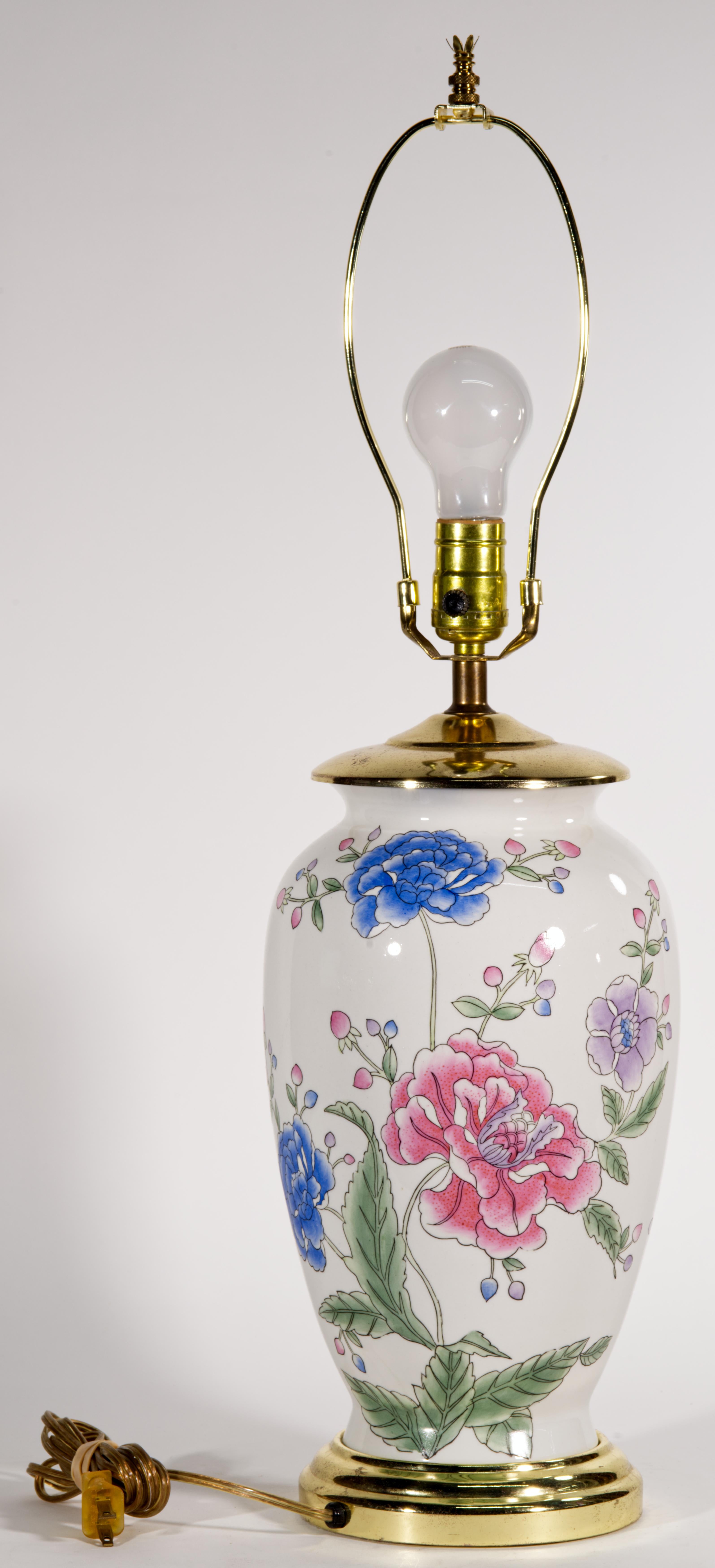 Chinoiserie Porcelain Ceramic Flower Motif Painted Urn Table Lamp In Good Condition In Clifton Springs, NY