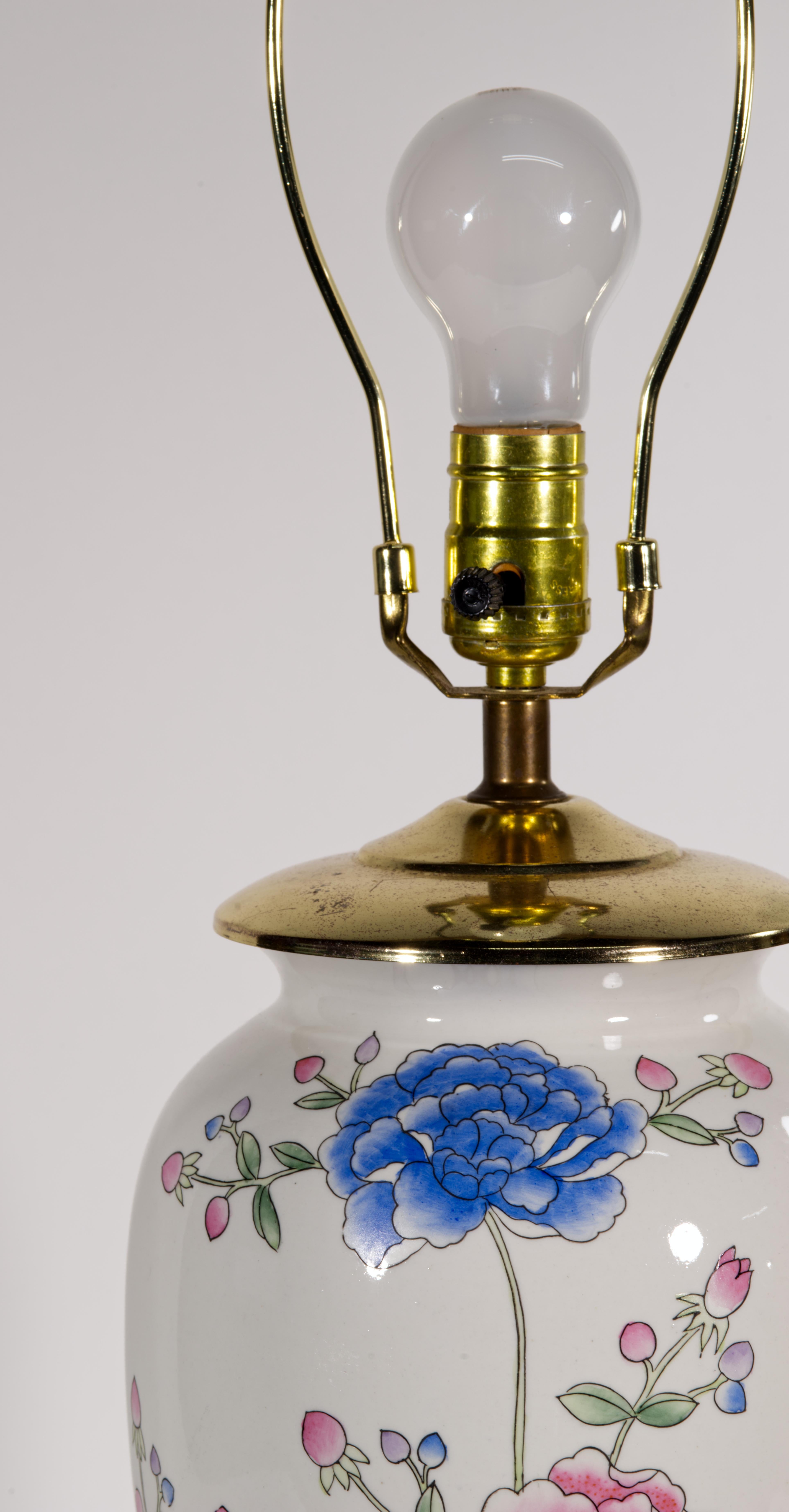 20th Century Chinoiserie Porcelain Ceramic Flower Motif Painted Urn Table Lamp