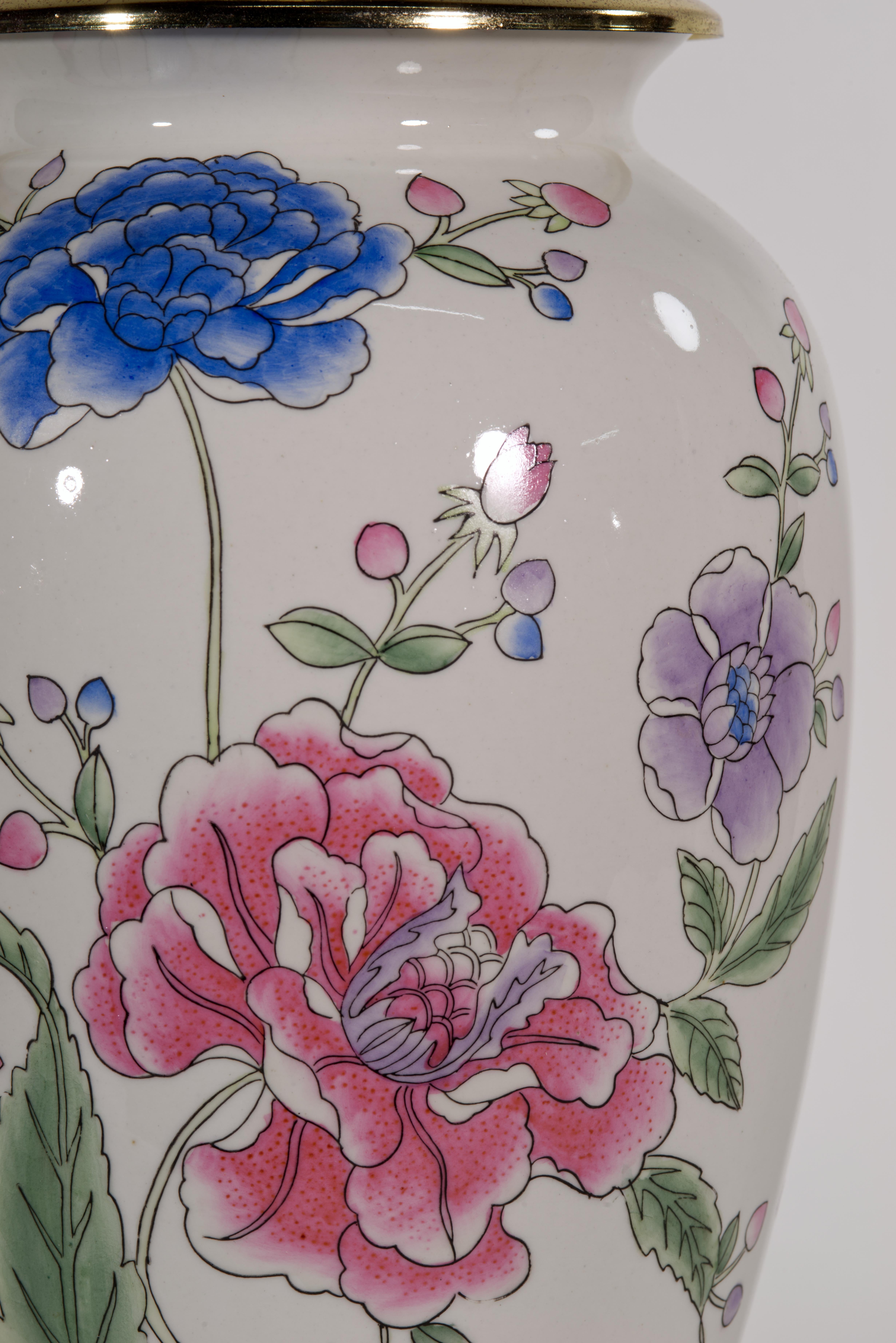 Brass Chinoiserie Porcelain Ceramic Flower Motif Painted Urn Table Lamp