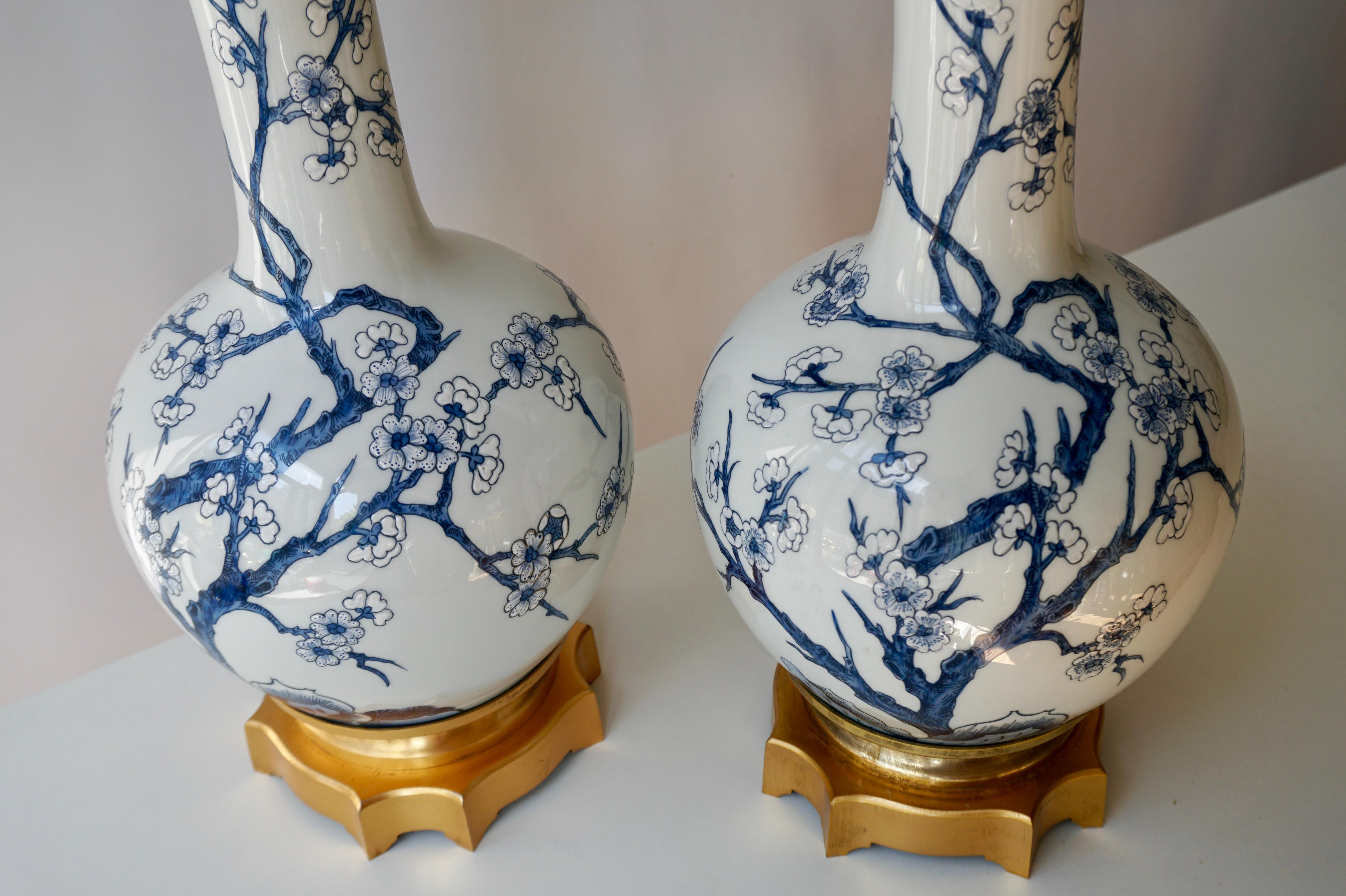 One Chinoiserie Porcelain Blue and White Flower Table Lamp 4