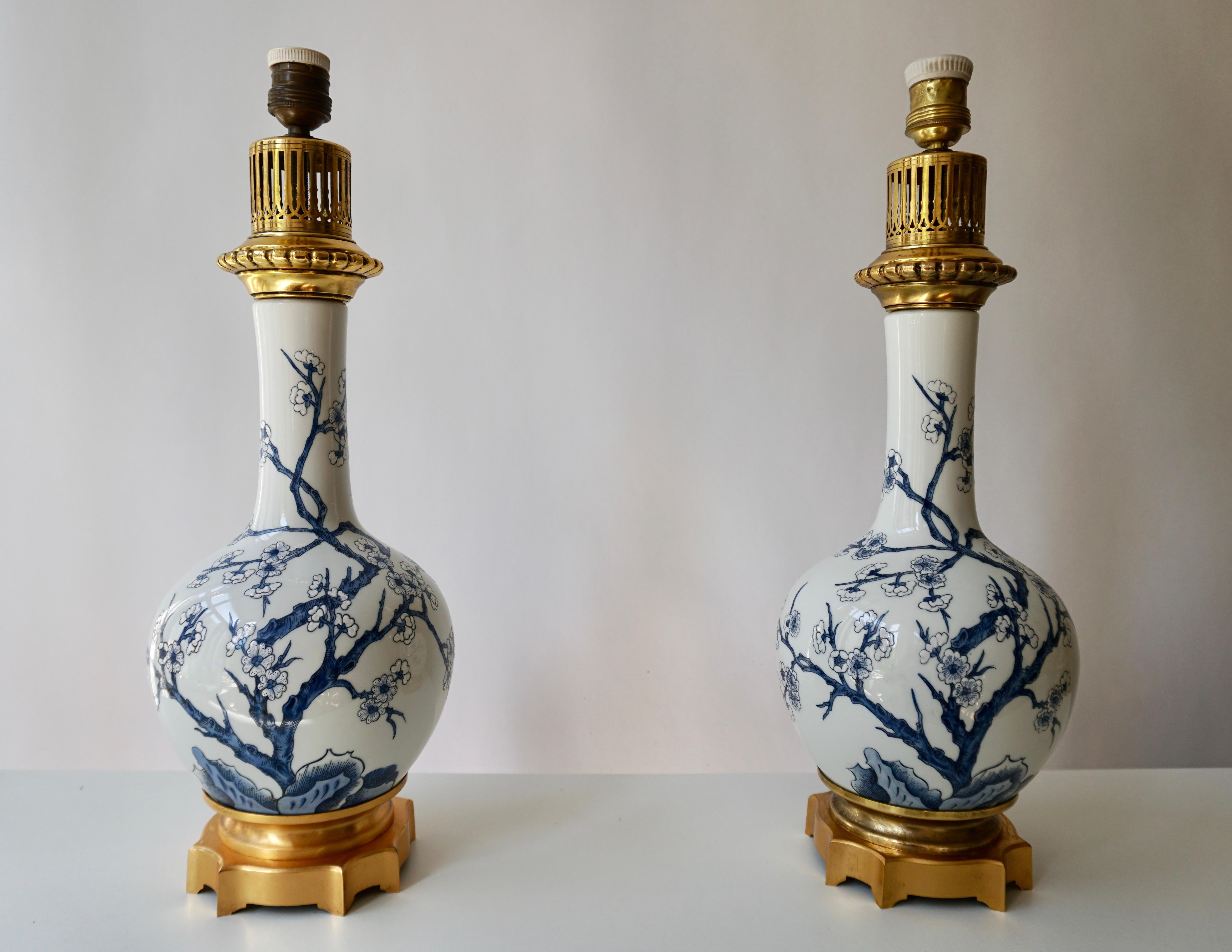 Gilt One Chinoiserie Porcelain Blue and White Flower Table Lamp