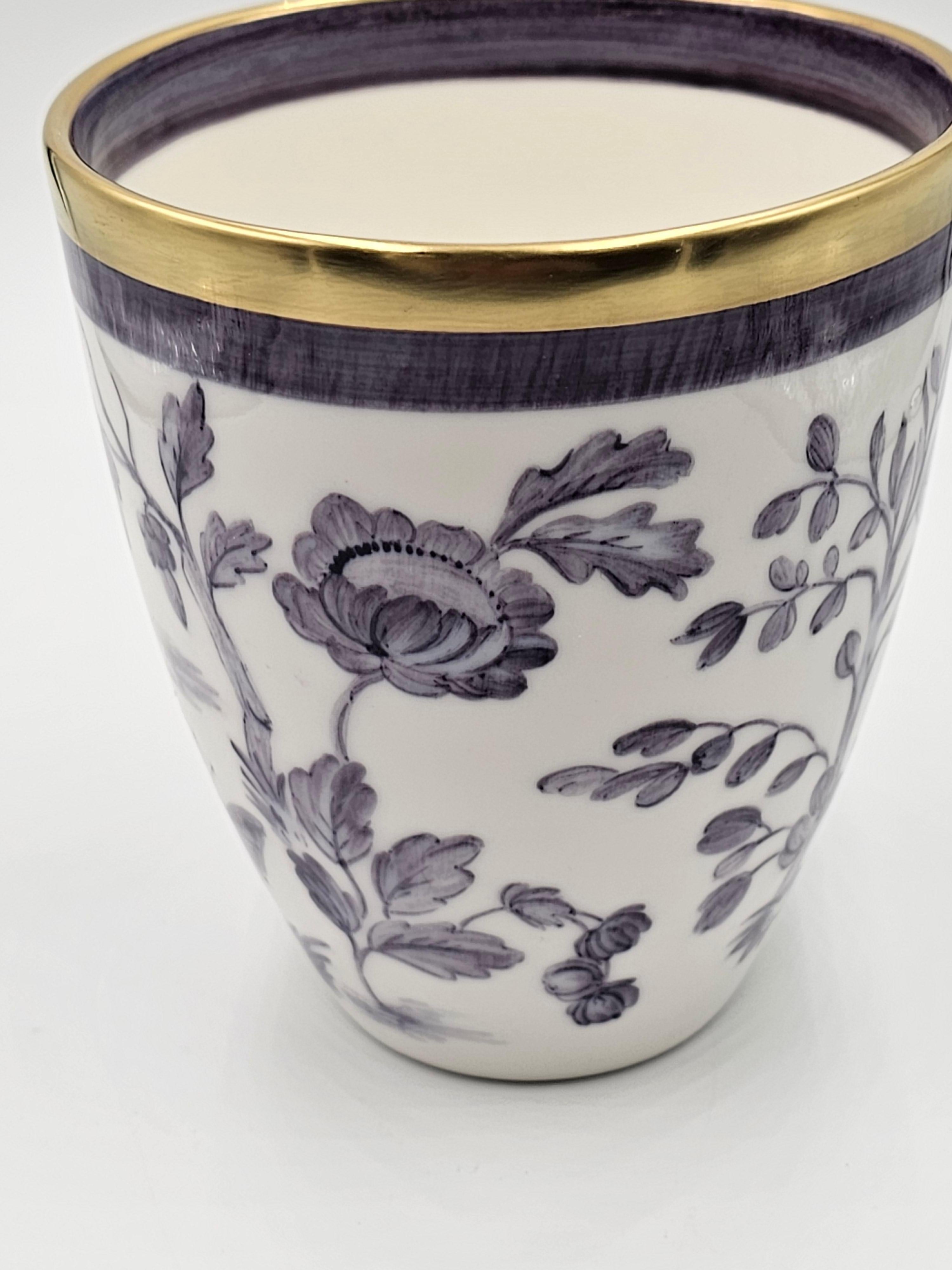 Hands-free painted porcelain vase with a chinoiserie decor all around. Rimmed with a platinum rim. Completely made by hand in Bavaria/Germany with exclusive decors for Sofina Boutique Kitzbühel.
Looks beautiful with fresh flowers or with