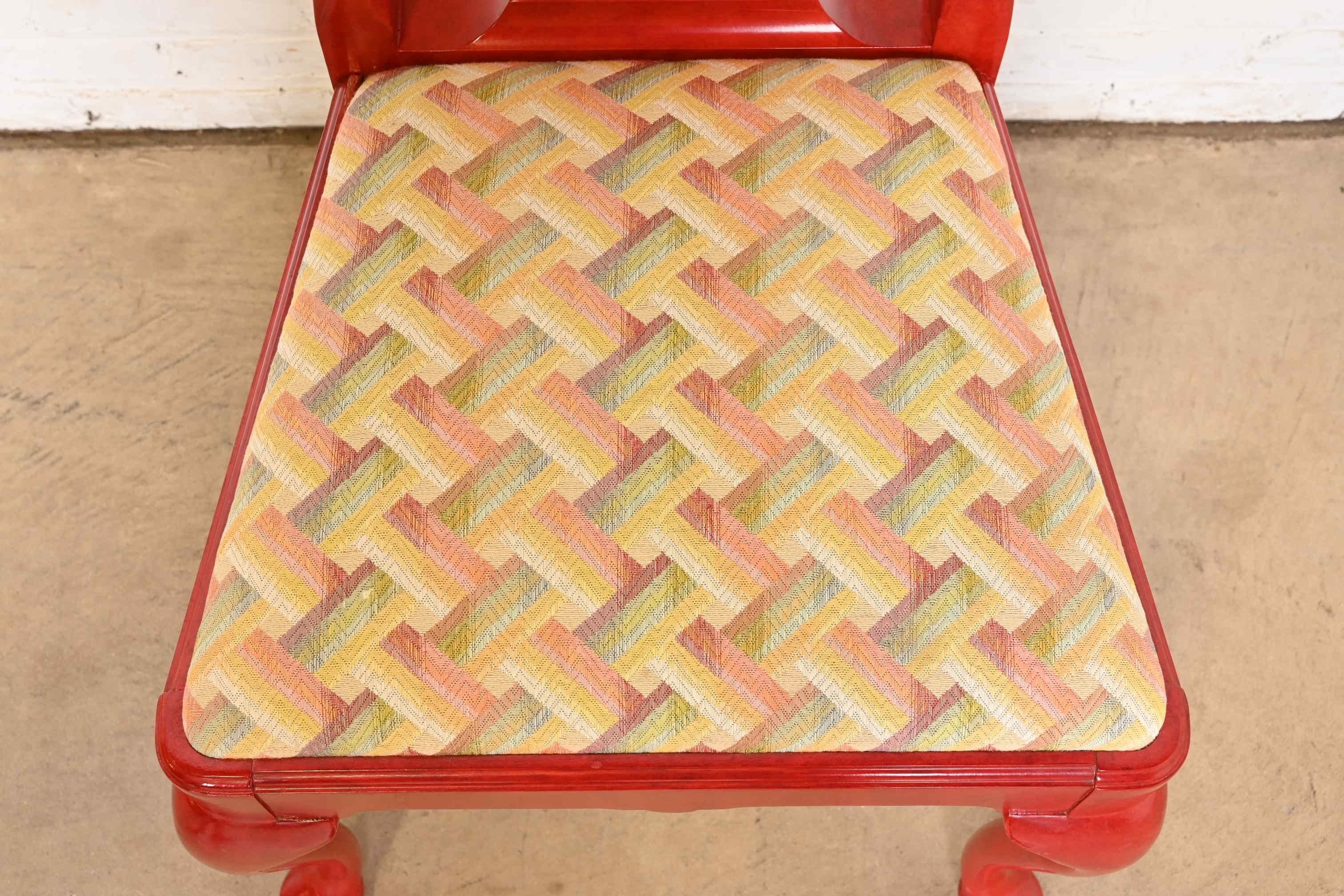Sedie da pranzo Queen Anne laccate rosse, set di dieci pezzi in vendita 3