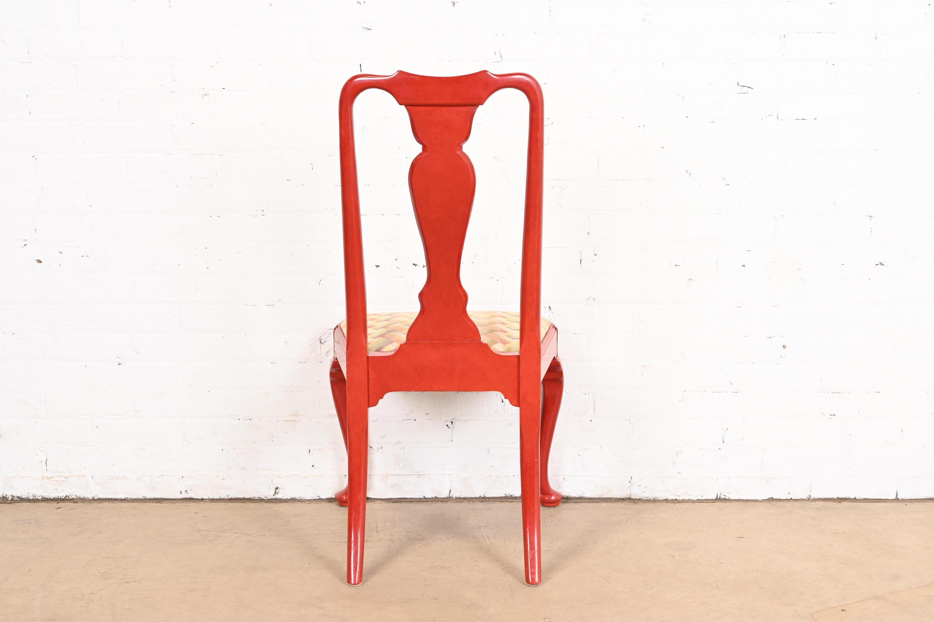 Sedie da pranzo Queen Anne laccate rosse, set di dieci pezzi in vendita 4