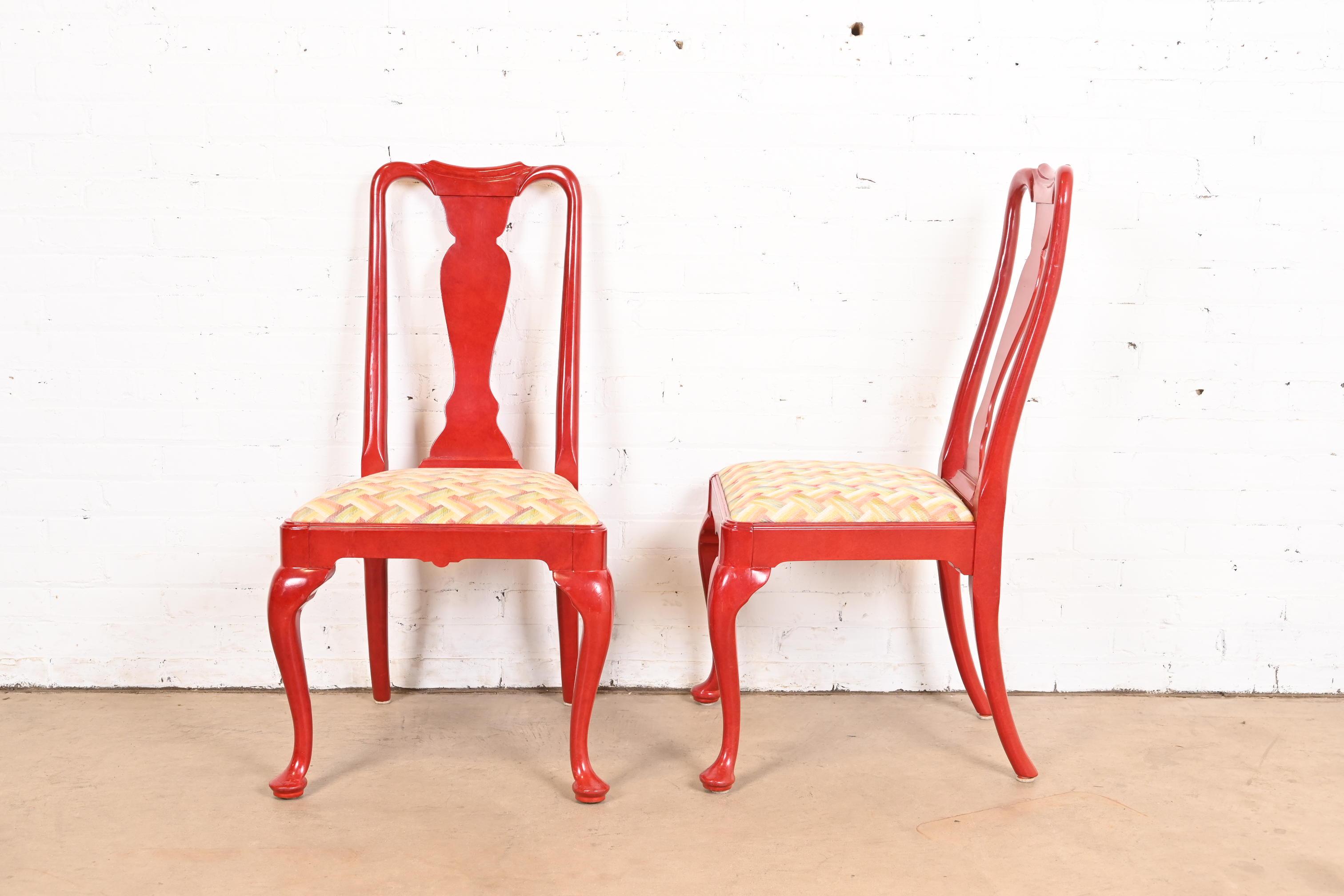 Sedie da pranzo Queen Anne laccate rosse, set di dieci pezzi in vendita 5