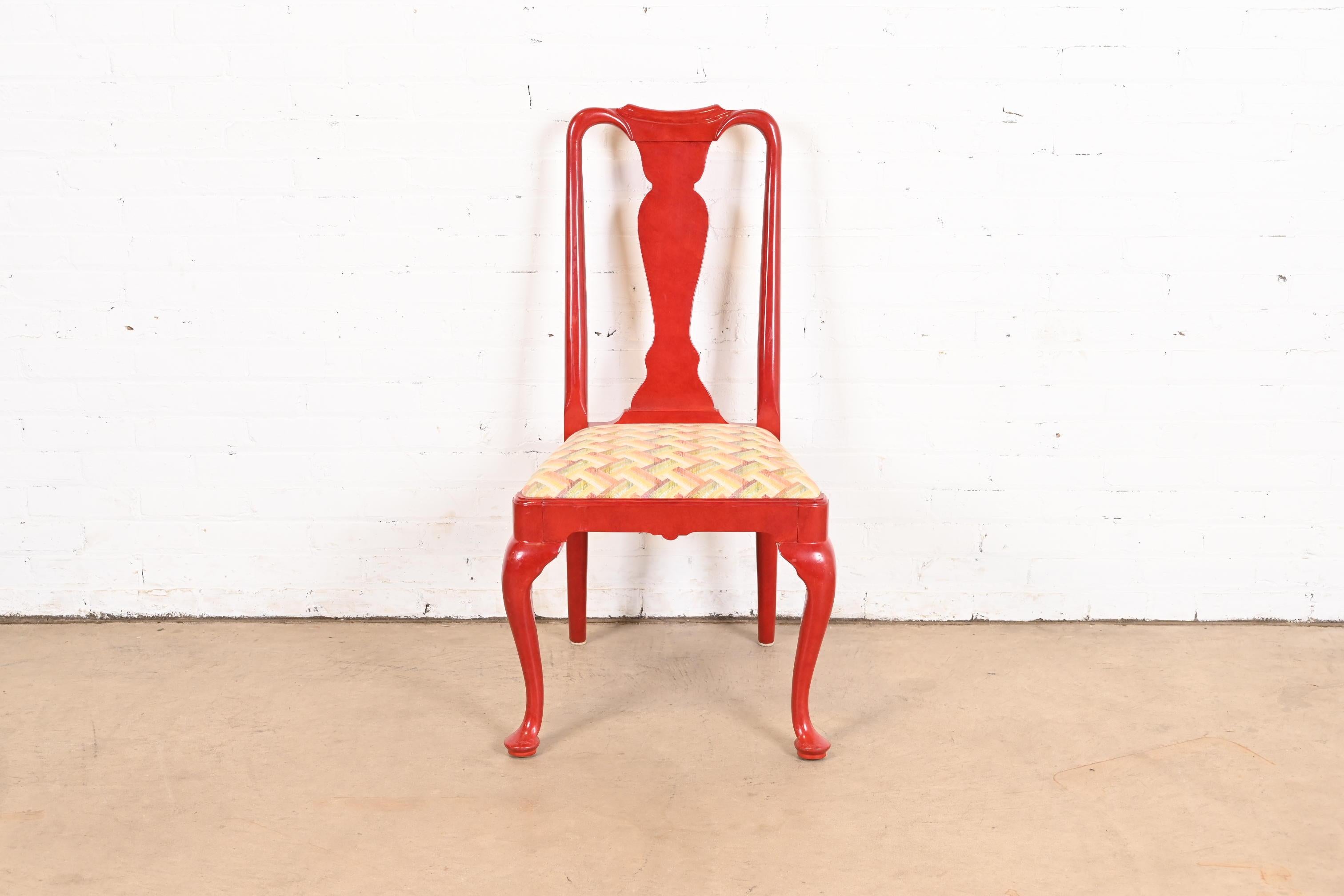 Sedie da pranzo Queen Anne laccate rosse, set di dieci pezzi in vendita 1