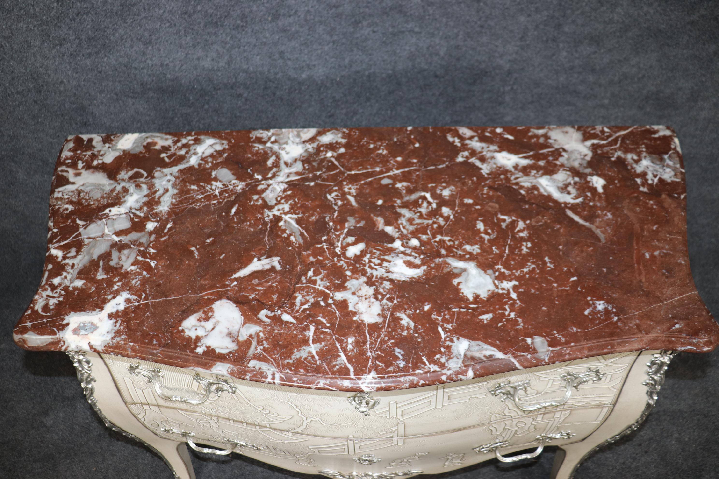 Commode in stile Luigi XV decorato con vernice a rilievo e marmo Rouge in vendita 8