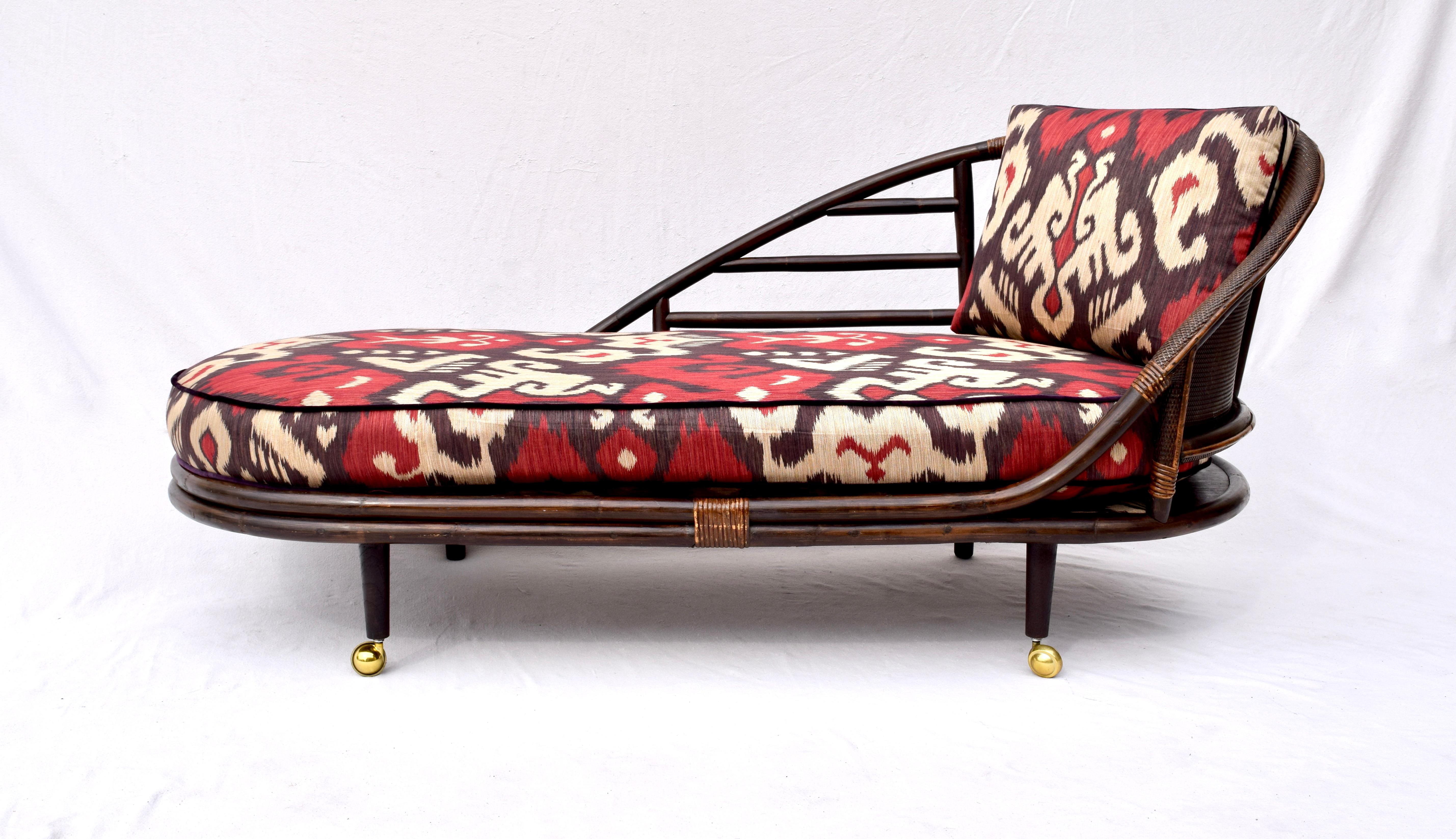 Chinoiserie Rattan Grasscloth Chaise Lounge in Ikat In Good Condition In Southampton, NJ