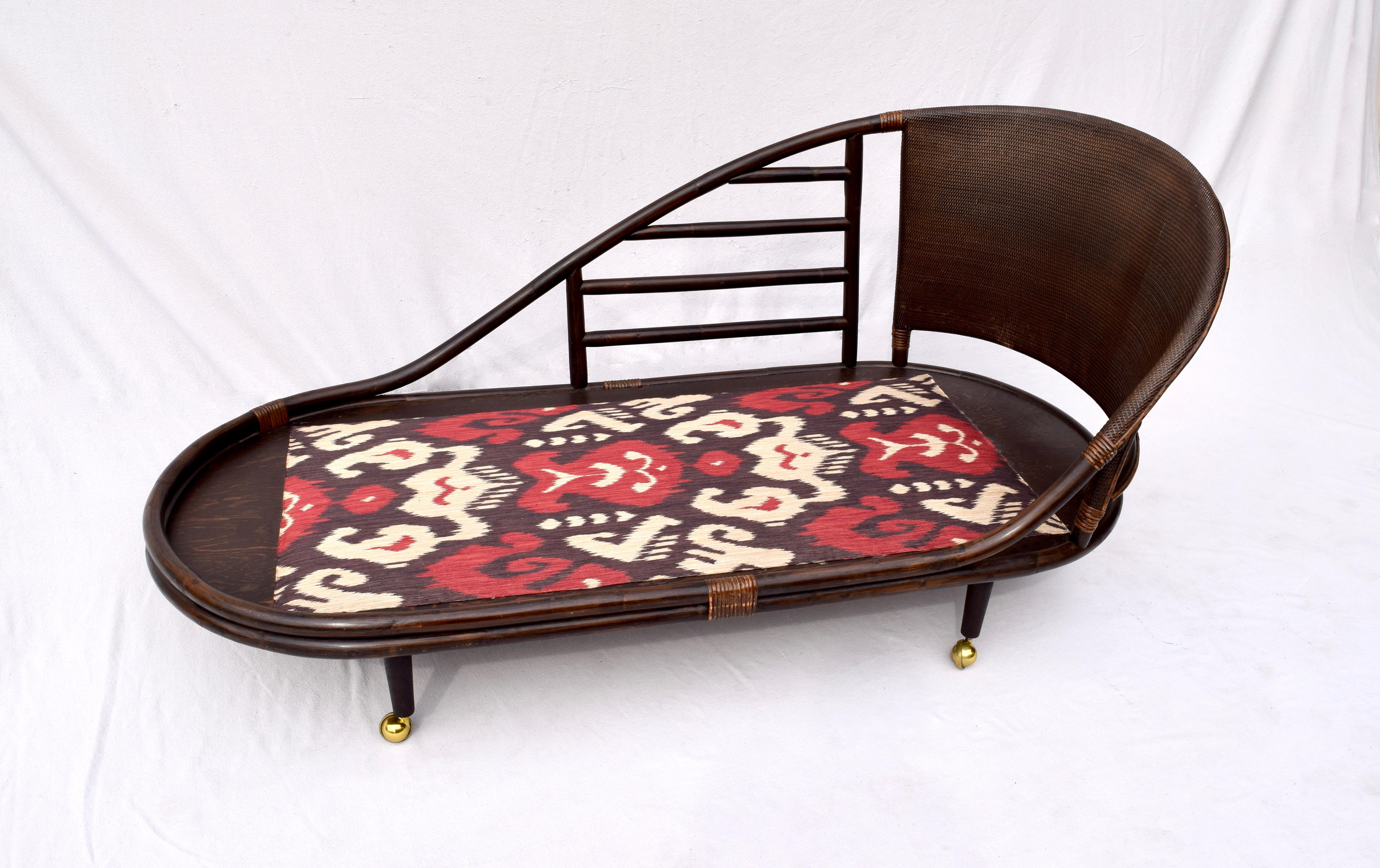 20th Century Chinoiserie Rattan Grasscloth Chaise Lounge in Ikat