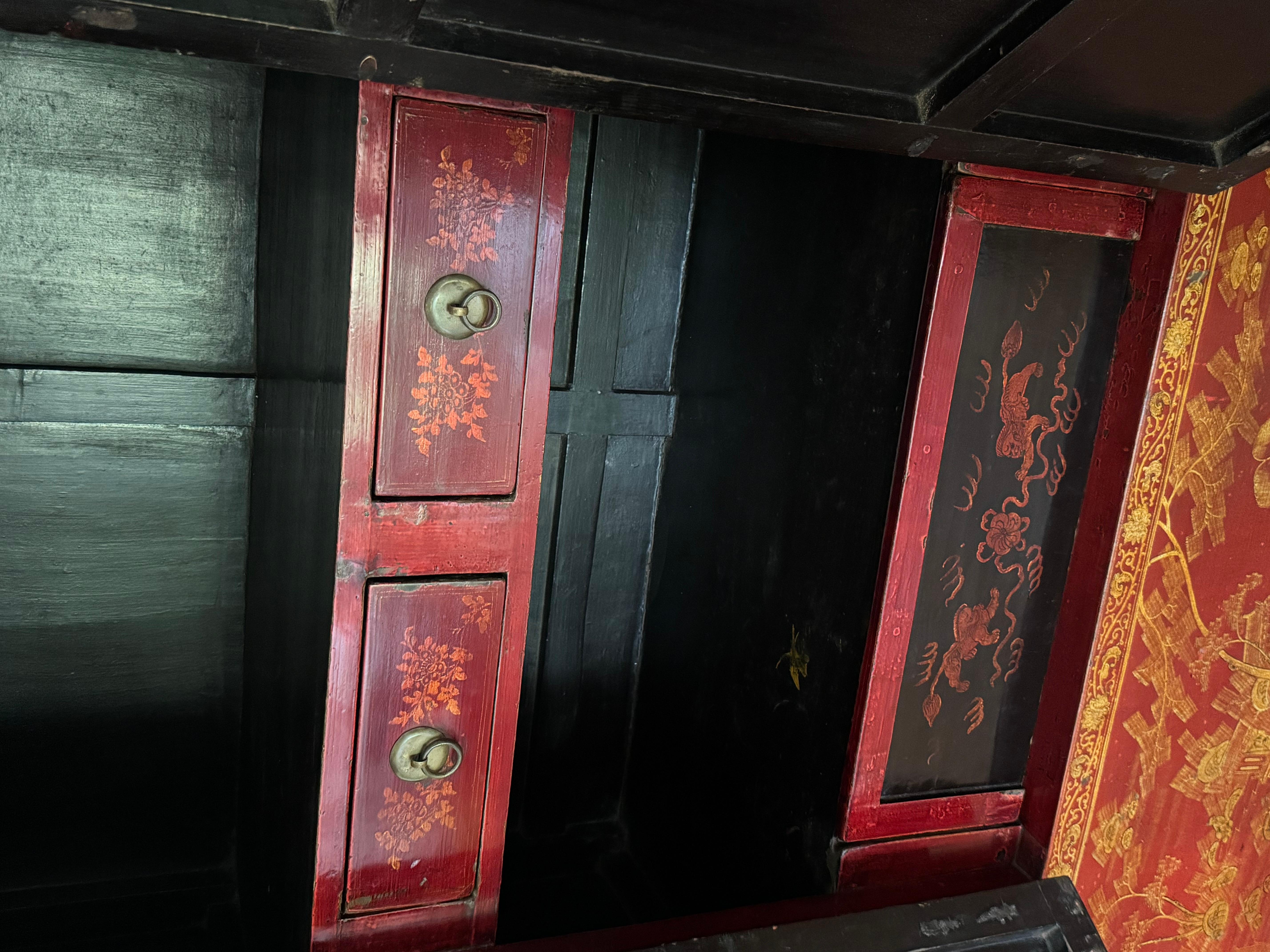 Chinoiserie Red Lacquered Qing Dynasty Cabinet For Sale 1