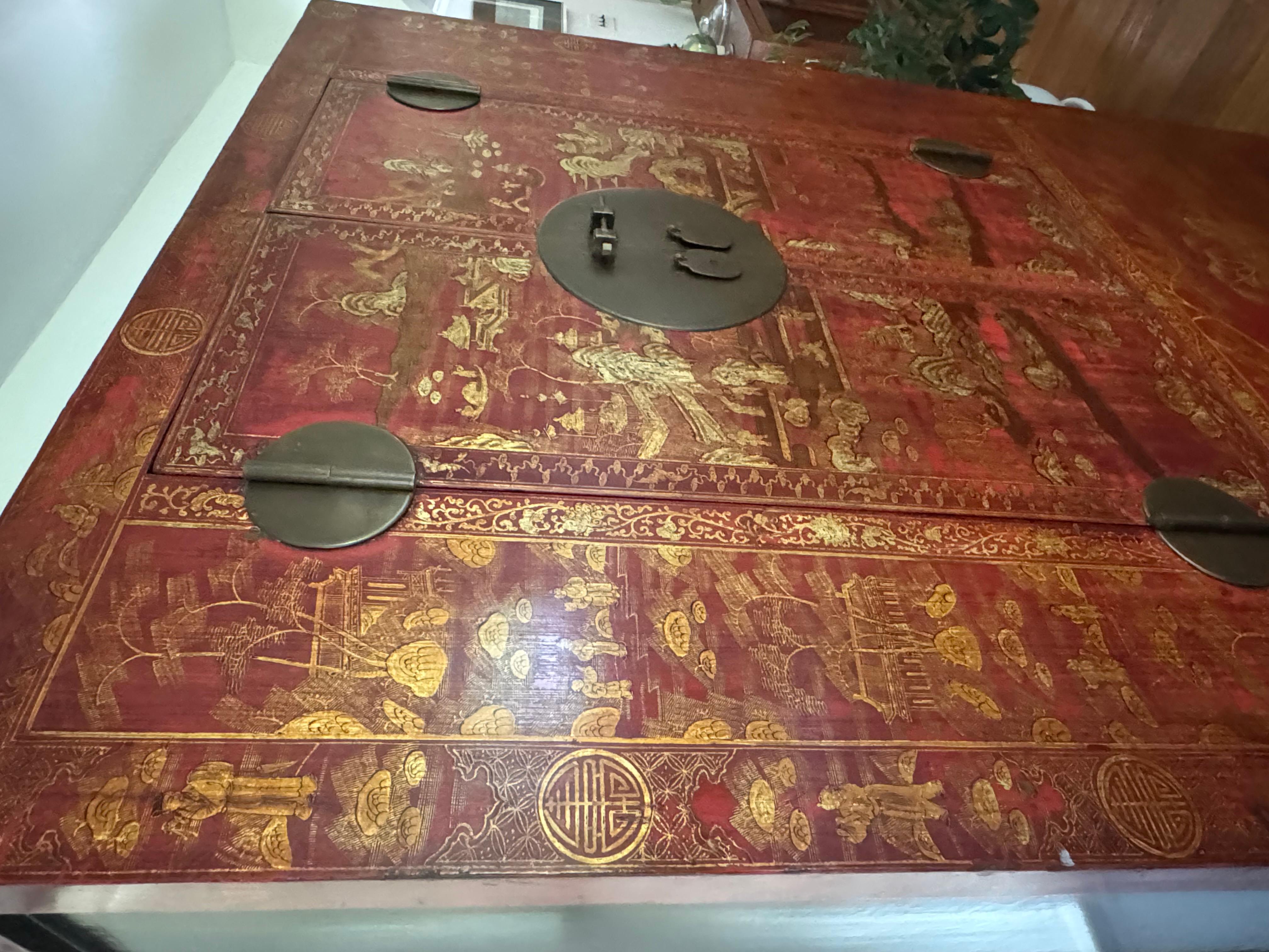Chinoiserie Red Lacquered Qing Dynasty Cabinet For Sale 2