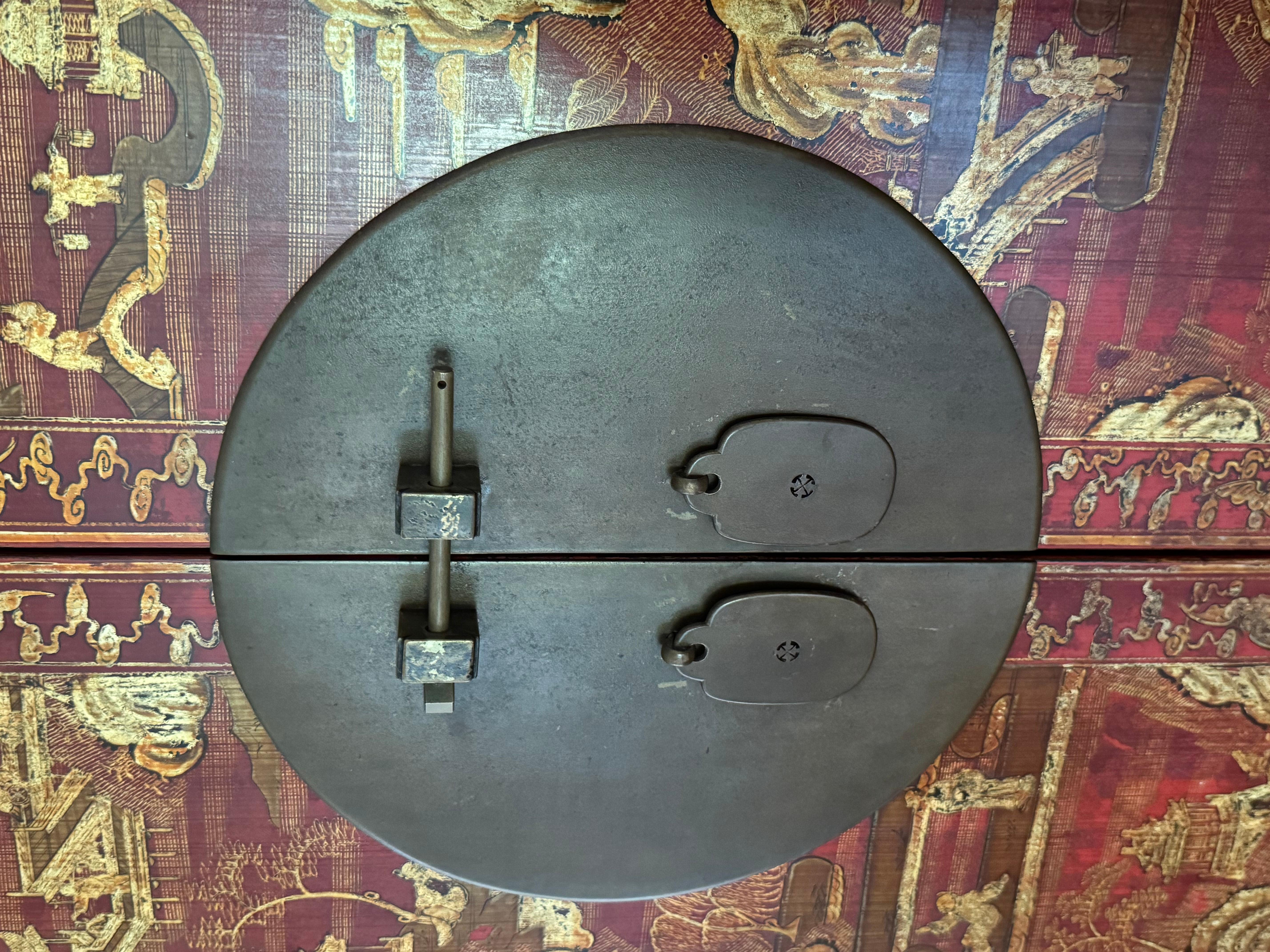 Chinoiserie Red Lacquered Qing Dynasty Cabinet For Sale 4