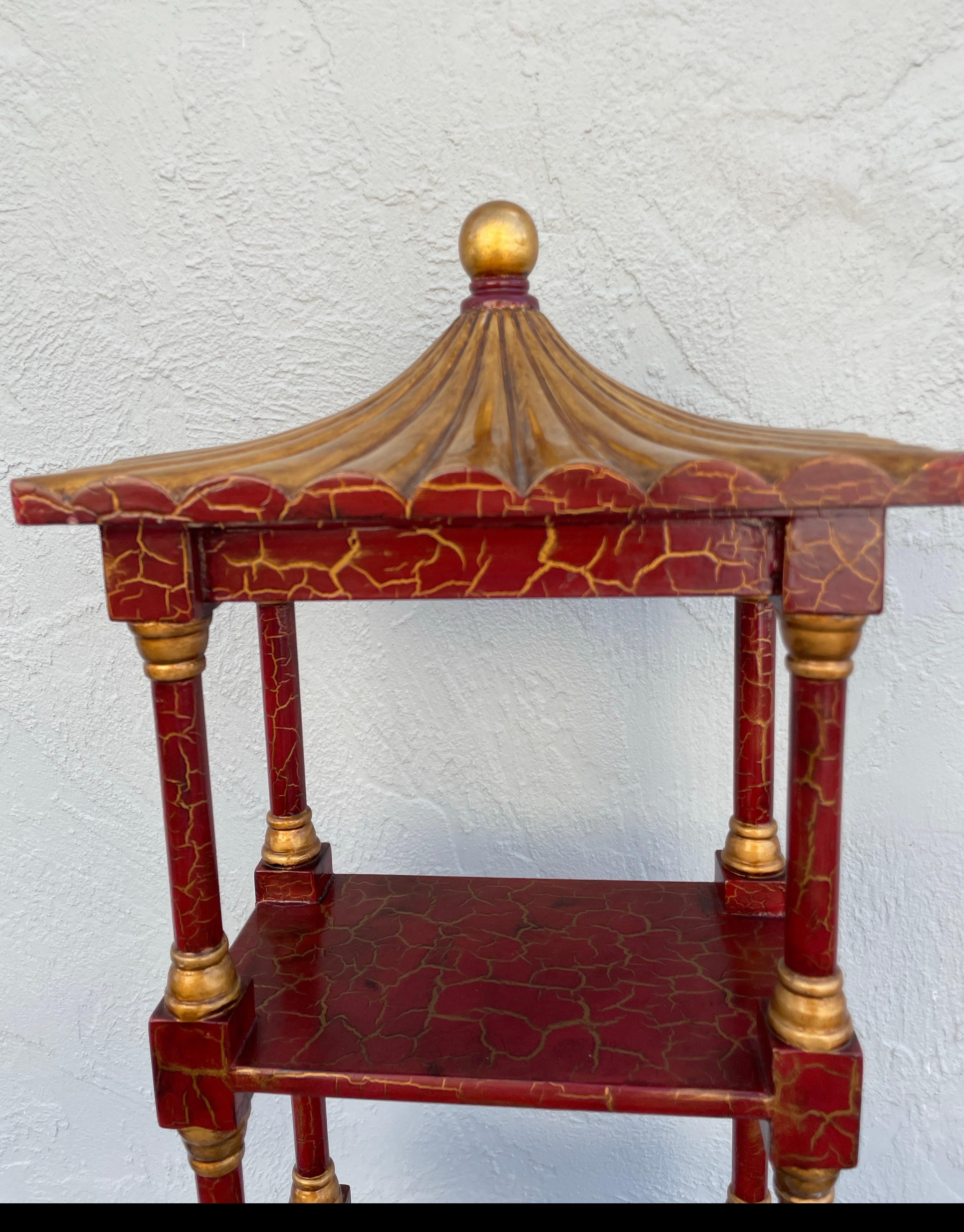 Rotes Wandregal im Pagodenstil im Chinoiserie-Stil im Zustand „Gut“ im Angebot in West Palm Beach, FL
