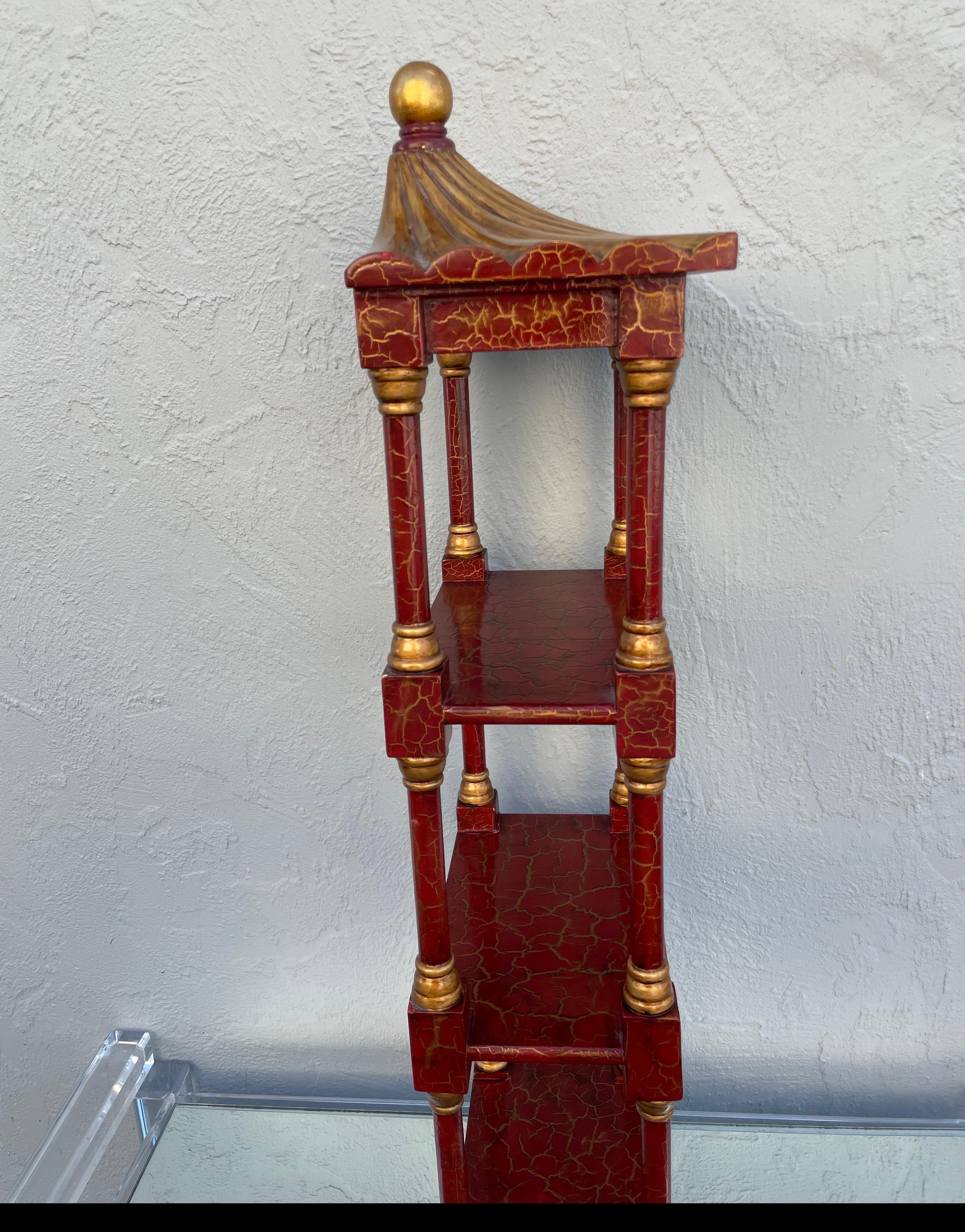 Rotes Wandregal im Pagodenstil im Chinoiserie-Stil (Holz) im Angebot