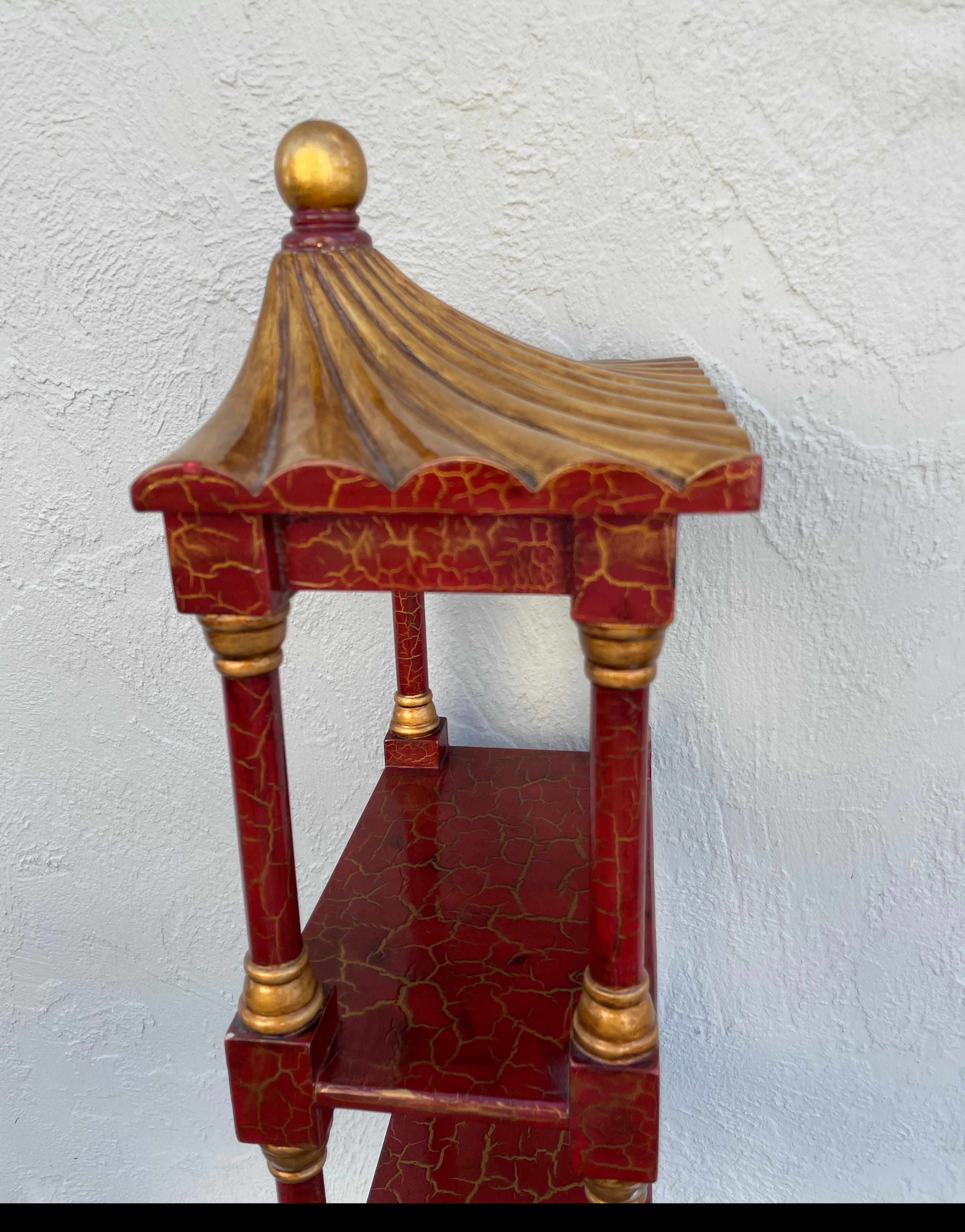 Rotes Wandregal im Pagodenstil im Chinoiserie-Stil im Angebot 1