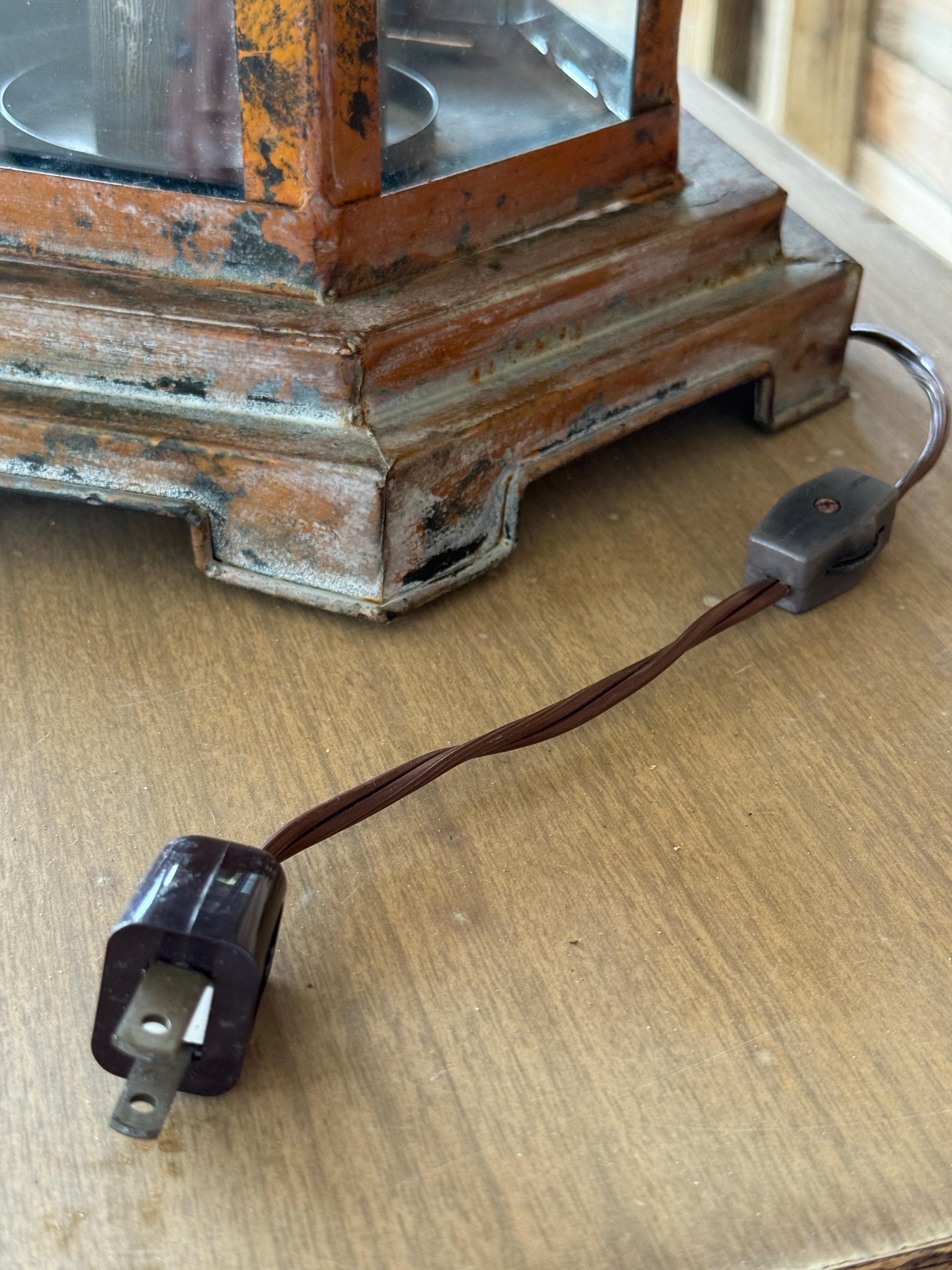 Chinoiserie Regency Pagode Lanterne suspendue en métal patiné en vente 1
