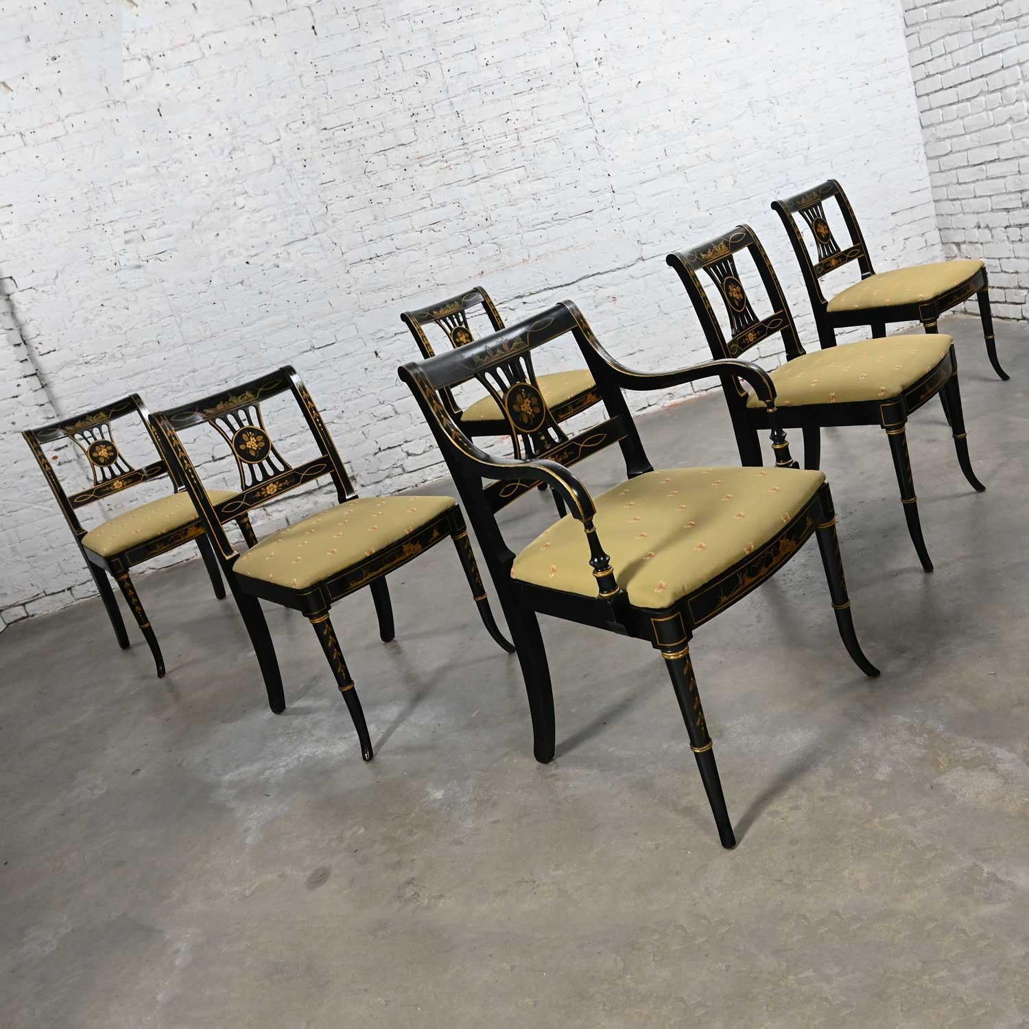 Magnifique chaises de style Régence Chinoiserie Union National Inc patinées, peintes en noir et dorées, 5 chaises latérales et 1 fauteuil, ensemble de 6. Très bon état, gardant à l'esprit qu'il s'agit de chaises vintage et non neuves, donc avec des