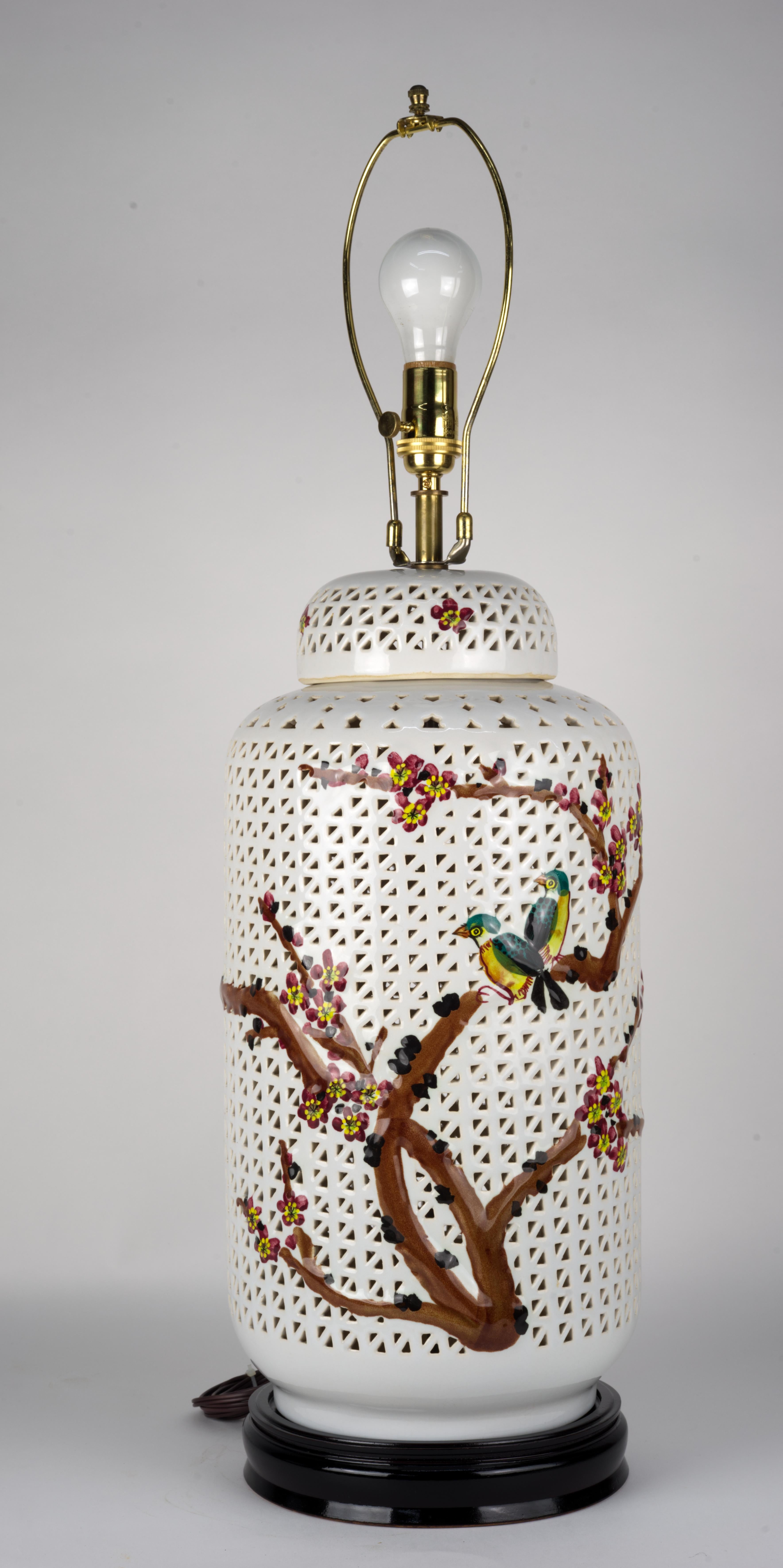 Chinoiserie Reticulated Ginger Jar Table Lamp White Blossoming Branches Birds  In Good Condition For Sale In Clifton Springs, NY