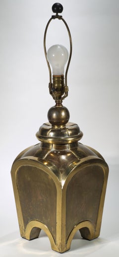 Chinoiserie Sculptural Brass Urn Table Lamp attrb. Chapman, 1970s