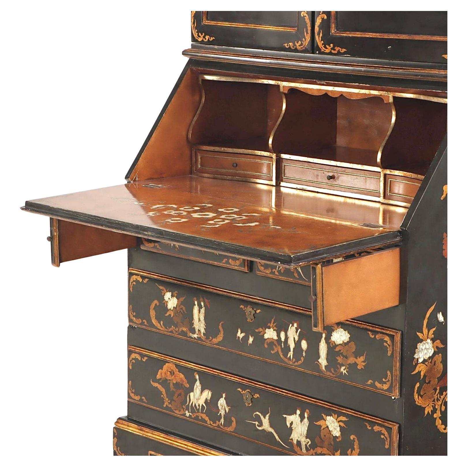 Zweiteiliger Chinoiserie-Sekretär-Schreibtisch (Gemalt) im Angebot