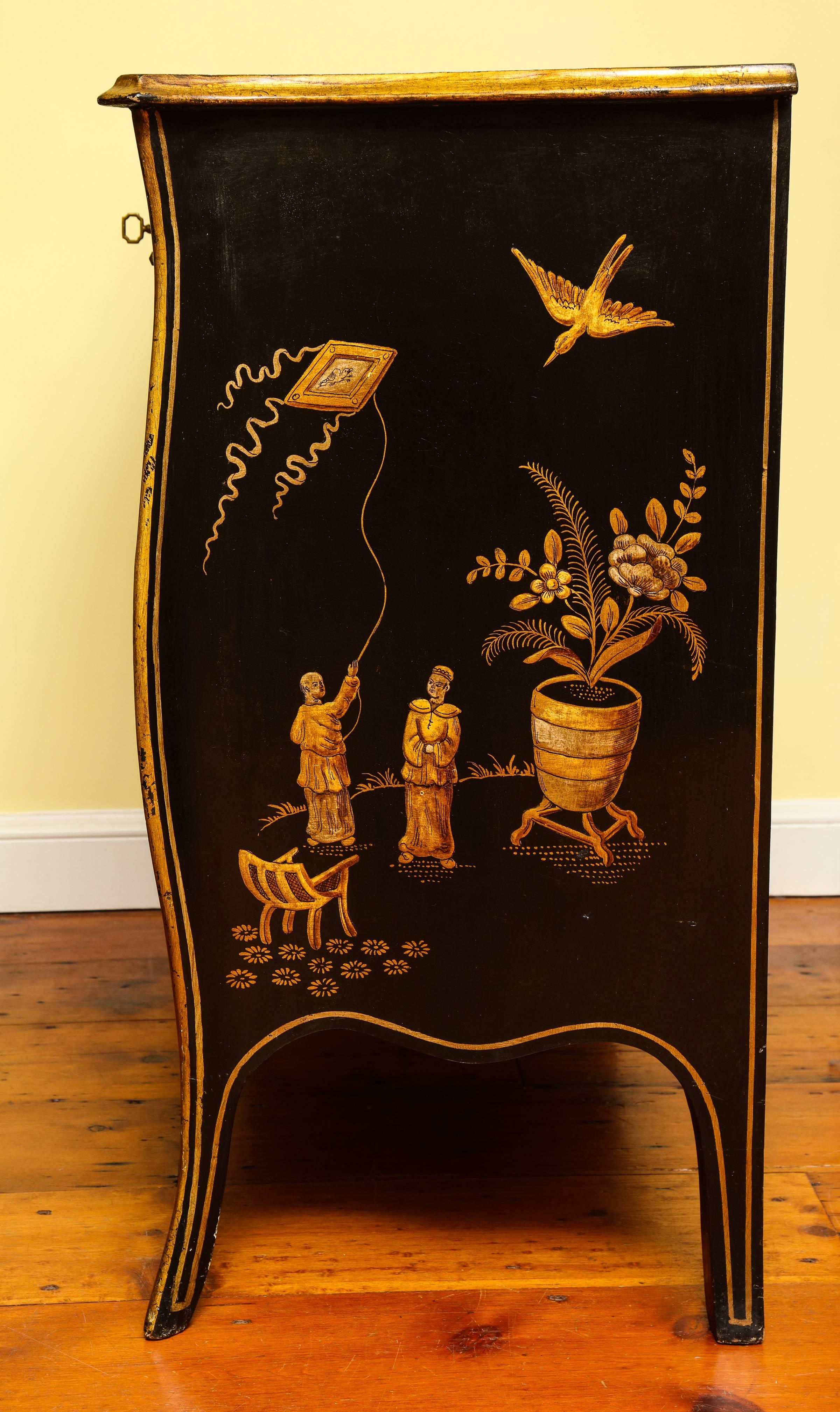 Lacquered Chinoiserie Serpentine Chest of Drawers, Italian, circa 1950 In Stock For Sale