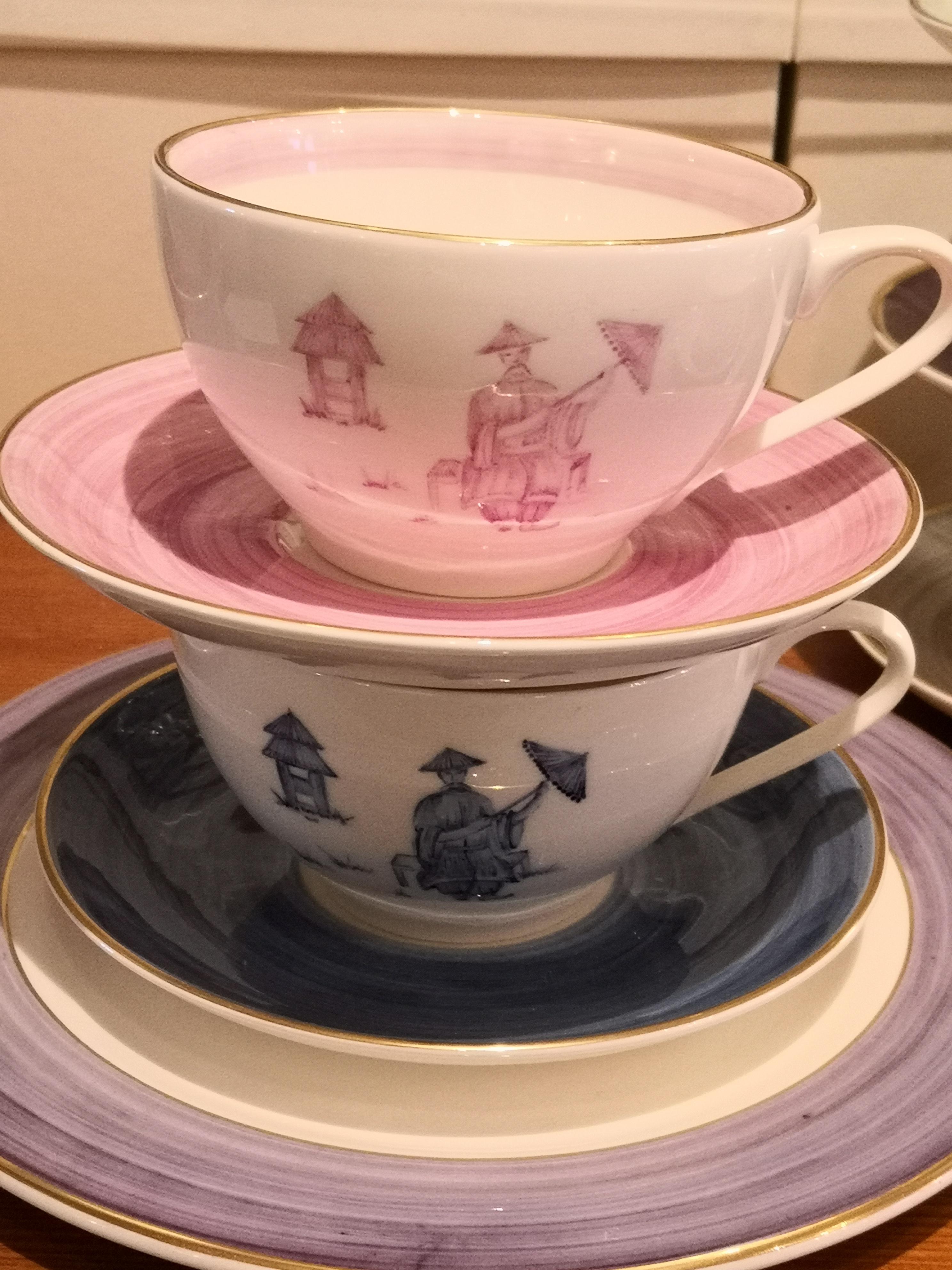 Chinoiserie Set of Four Porcelain Cups Hand Painted Sofina Boutique Kitzbuehel For Sale 1