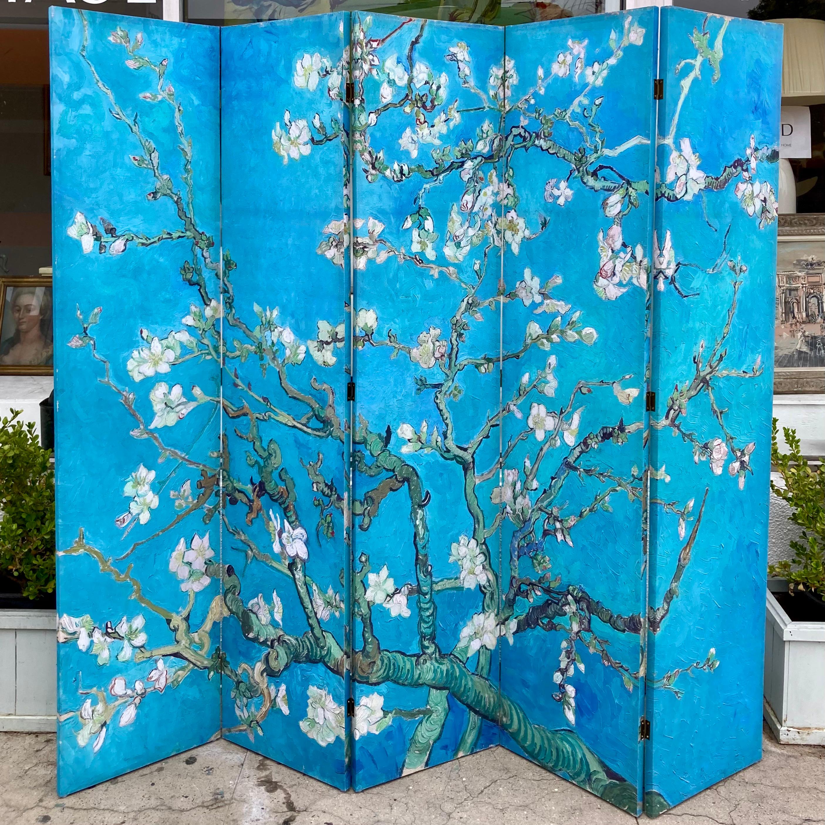 Sérigraphie sur toile d'un magnifique paravent à cinq panneaux de style chinois. Ajoutez de la couleur à votre maison avec cet écran incroyable.
