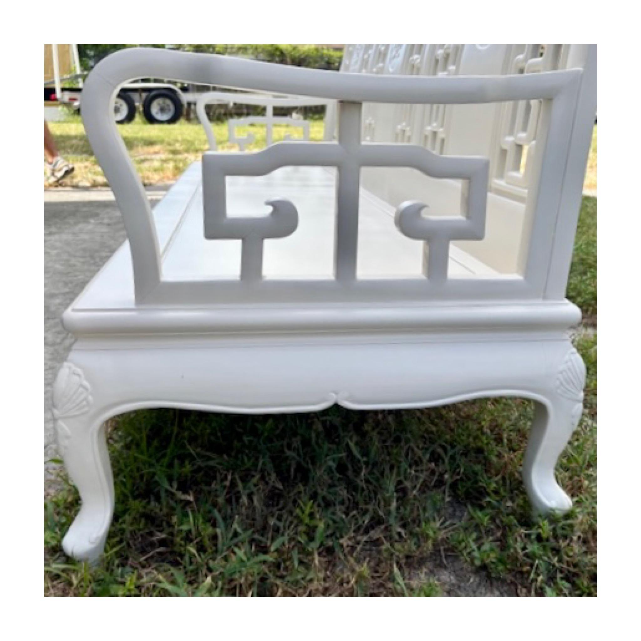 Sofá Chinoiserie en Acabado Lacado Marfil Fresco en venta 5