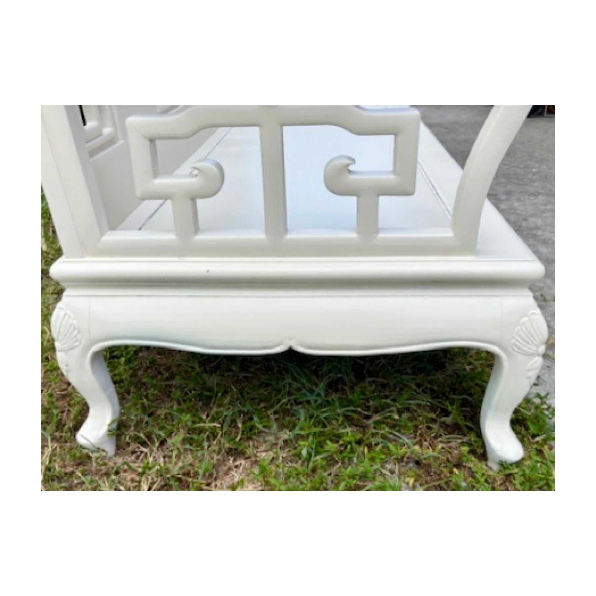 Sofá Chinoiserie en Acabado Lacado Marfil Fresco en venta 3