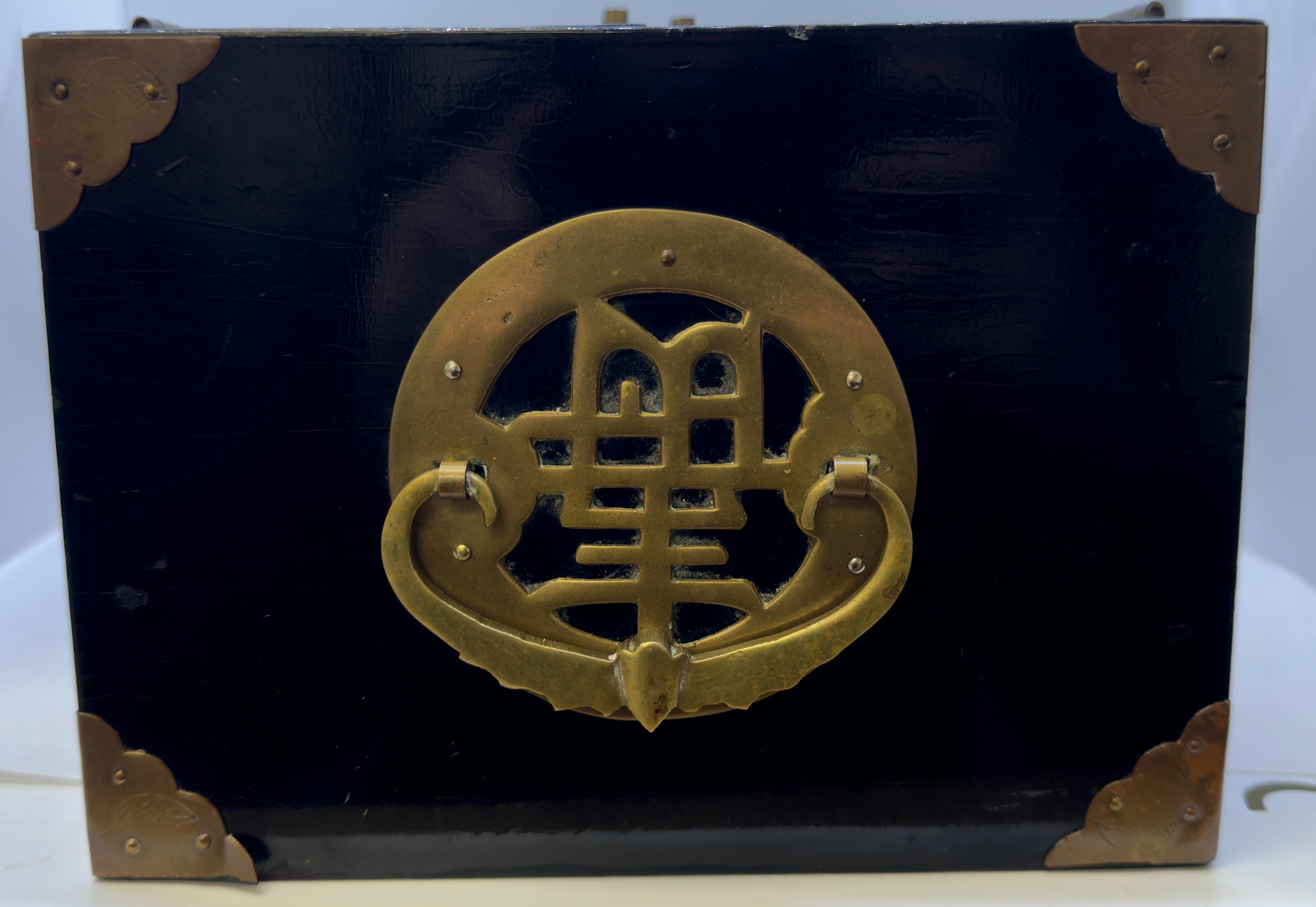 Chinoiserie Style Black Lacquered Jewlery Chest or Cabinet For Sale 4