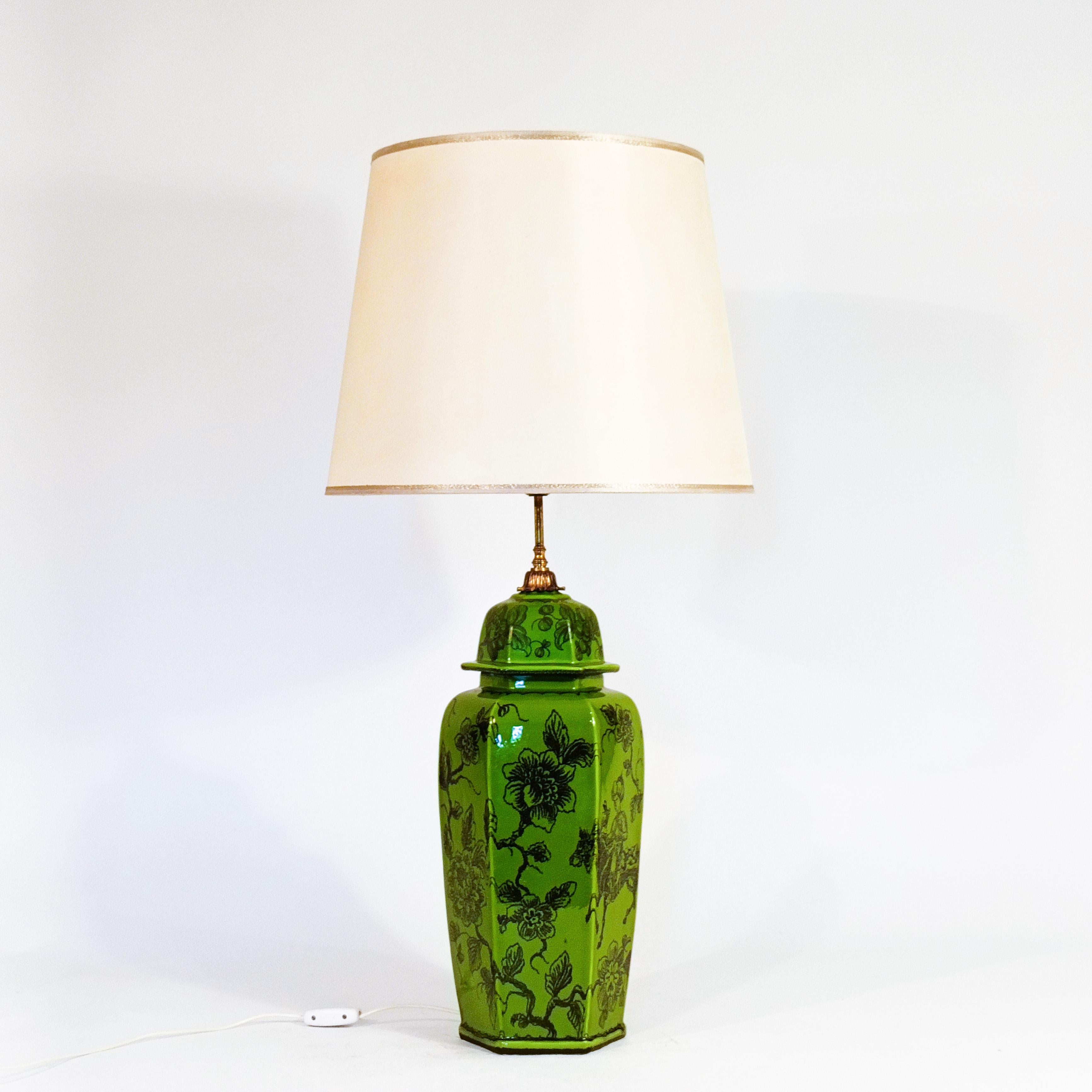 Large ceramic table lamp from Hispania, Spain, 1960s. Body in the shape of an hexagonal vase or tibor in an oriental style in deep green, with a black print of flowers, vegetation and a rider. Golden brass structure. Very much in the style of the