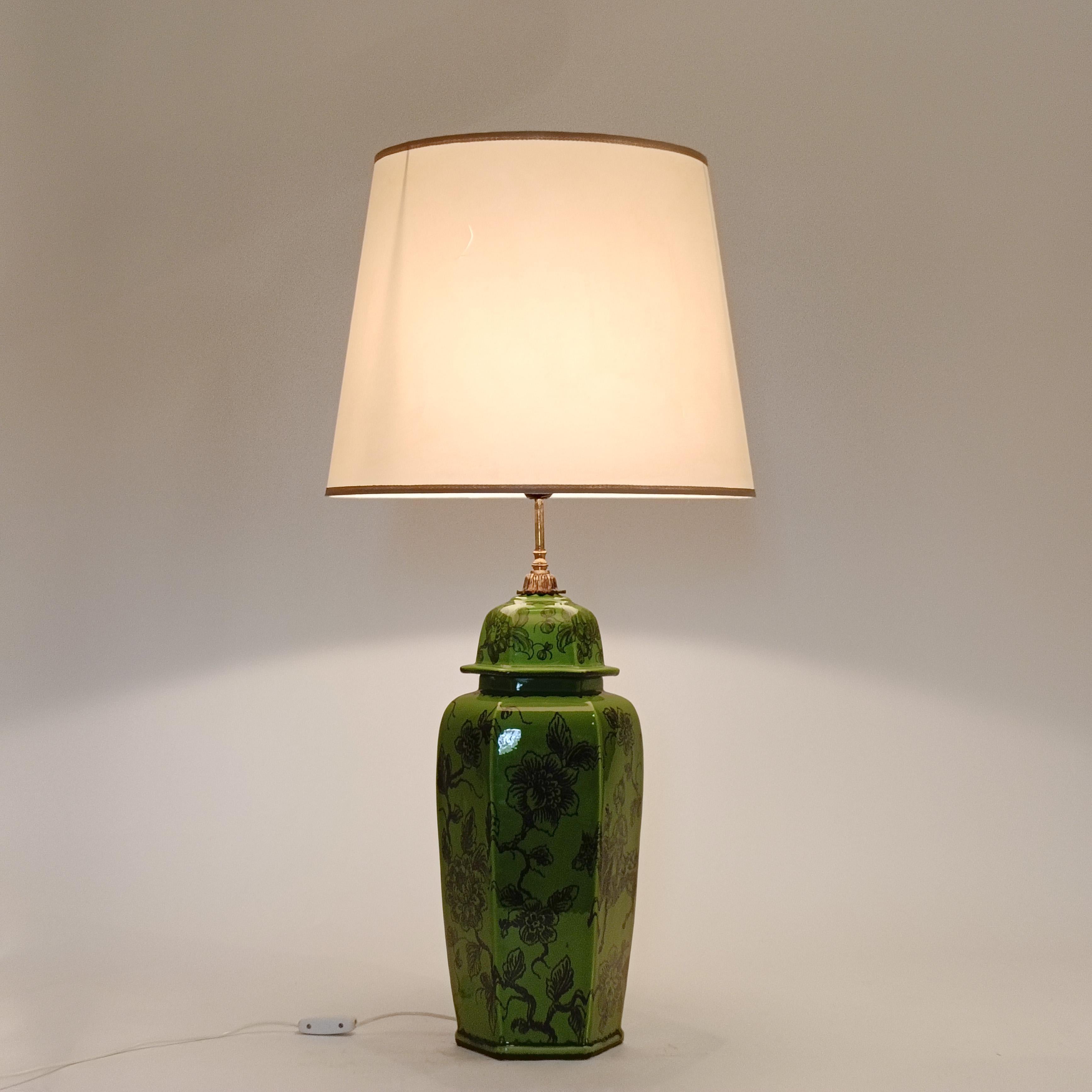 Hand-Crafted Chinoiserie style ceramic table lamp by Hispania, Spain, 1960s For Sale