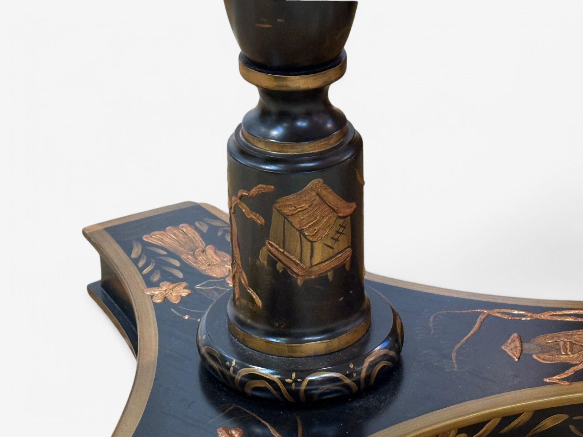 Lampadaire de style chinoiseries, laque craquelée, bois doré, étagère, États-Unis, 20e siècle en vente 4