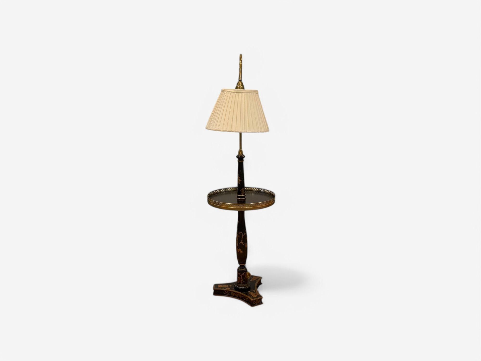 Chinoiseries Lampadaire de style chinoiseries, laque craquelée, bois doré, étagère, États-Unis, 20e siècle en vente
