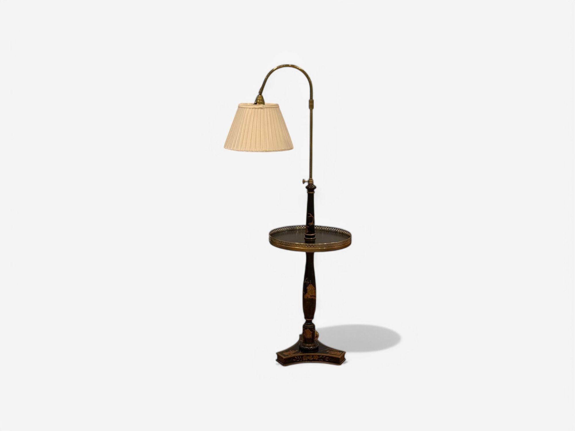 Américain Lampadaire de style chinoiseries, laque craquelée, bois doré, étagère, États-Unis, 20e siècle en vente