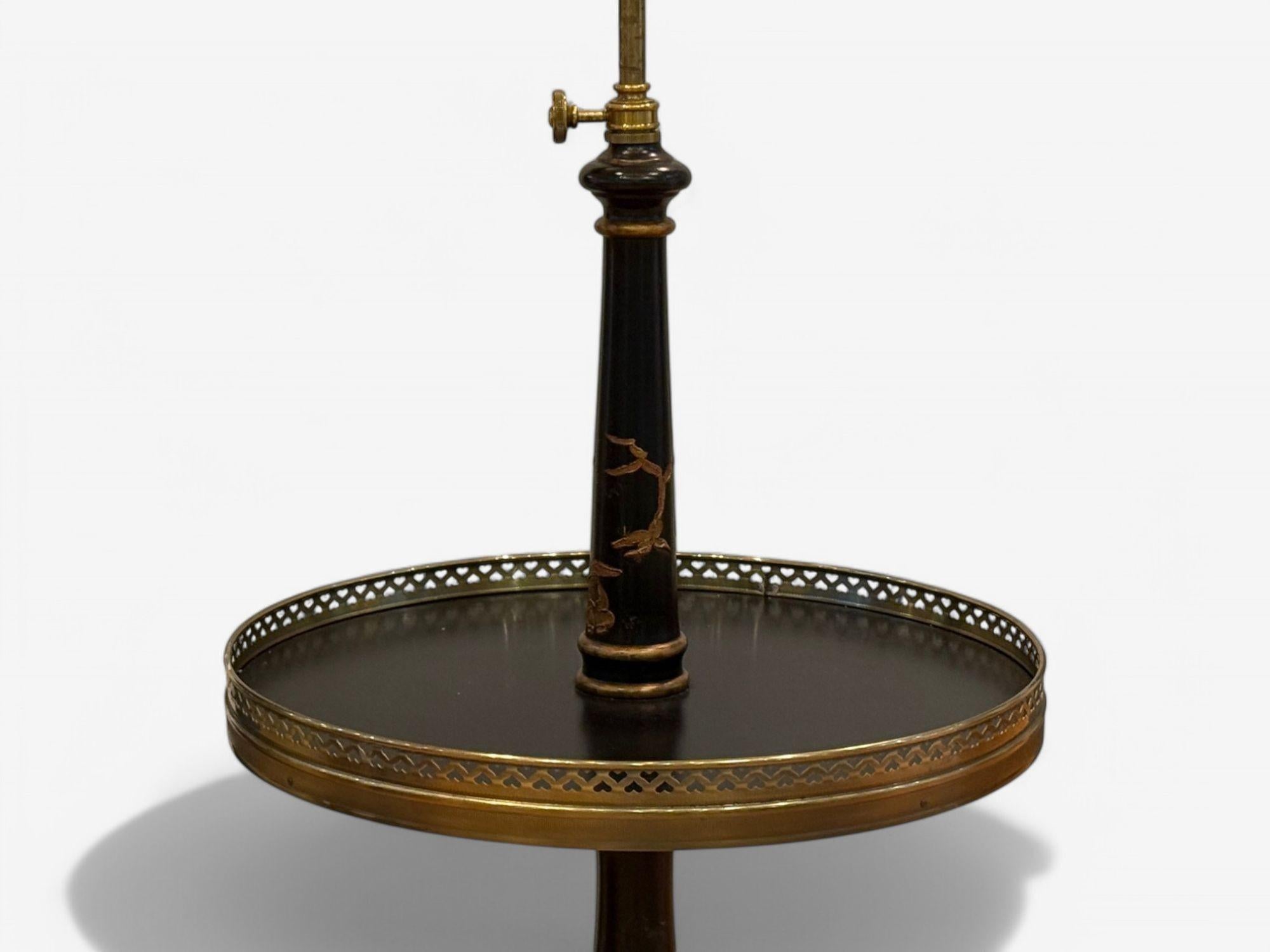 Fin du 20e siècle Lampadaire de style chinoiseries, laque craquelée, bois doré, étagère, États-Unis, 20e siècle en vente