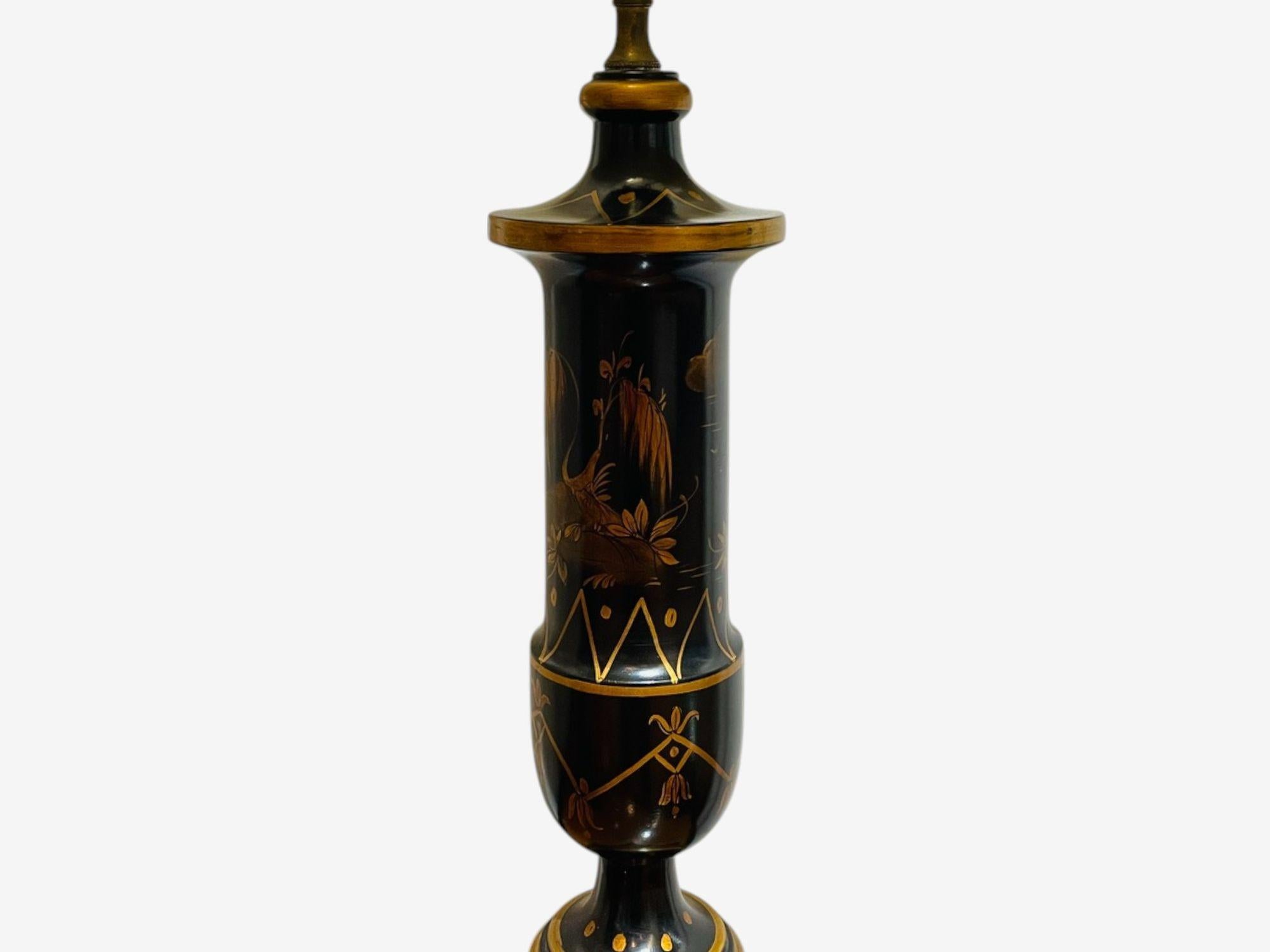 Estilo Chinoiserie, Madera Ebonizada, Dorado, Lámparas de Mesa, EEUU, Años 60 mediados del siglo XX en venta