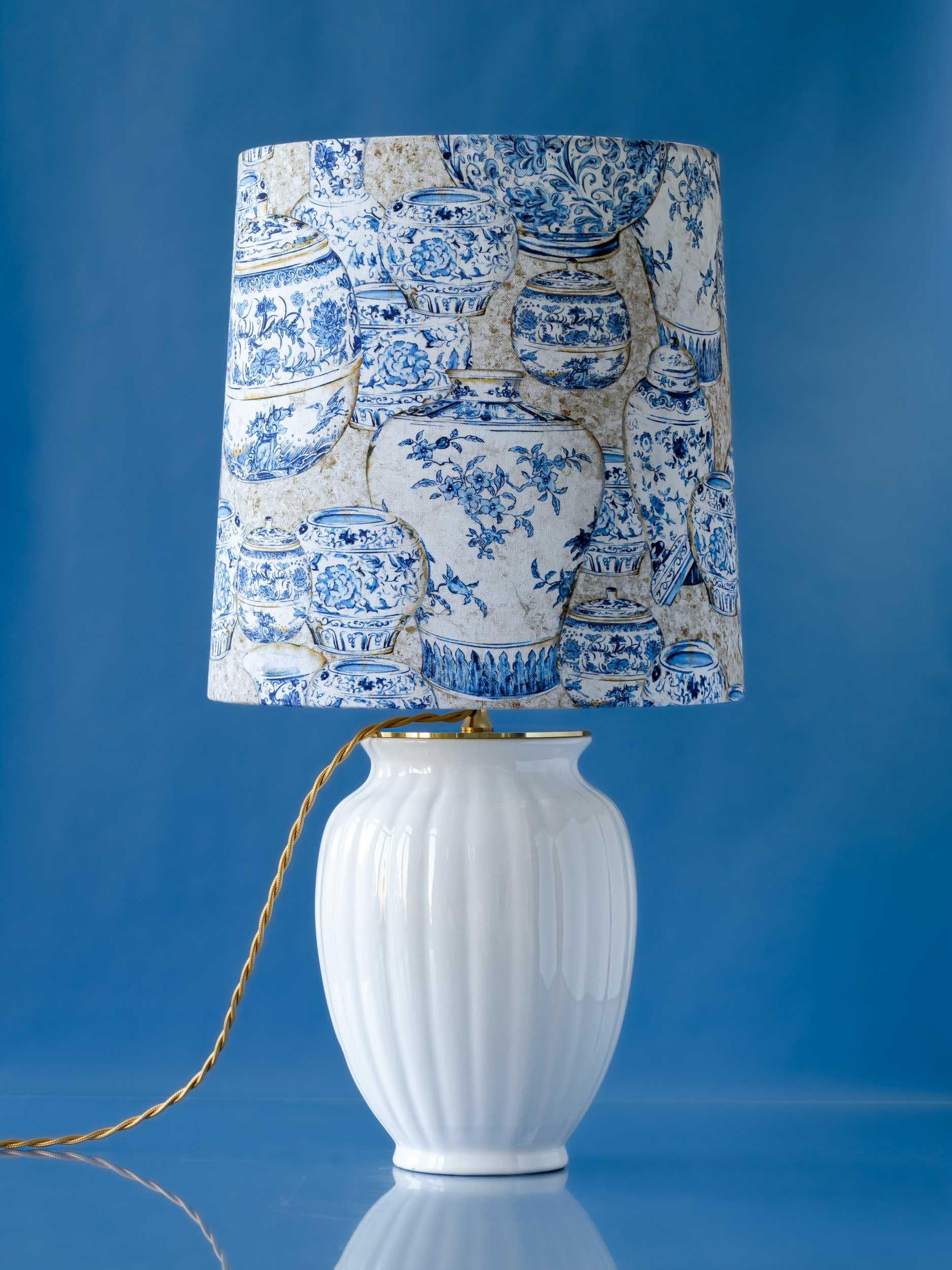 Brass Chinoiserie Table Lamp from Vintage Velsen Delft White For Sale