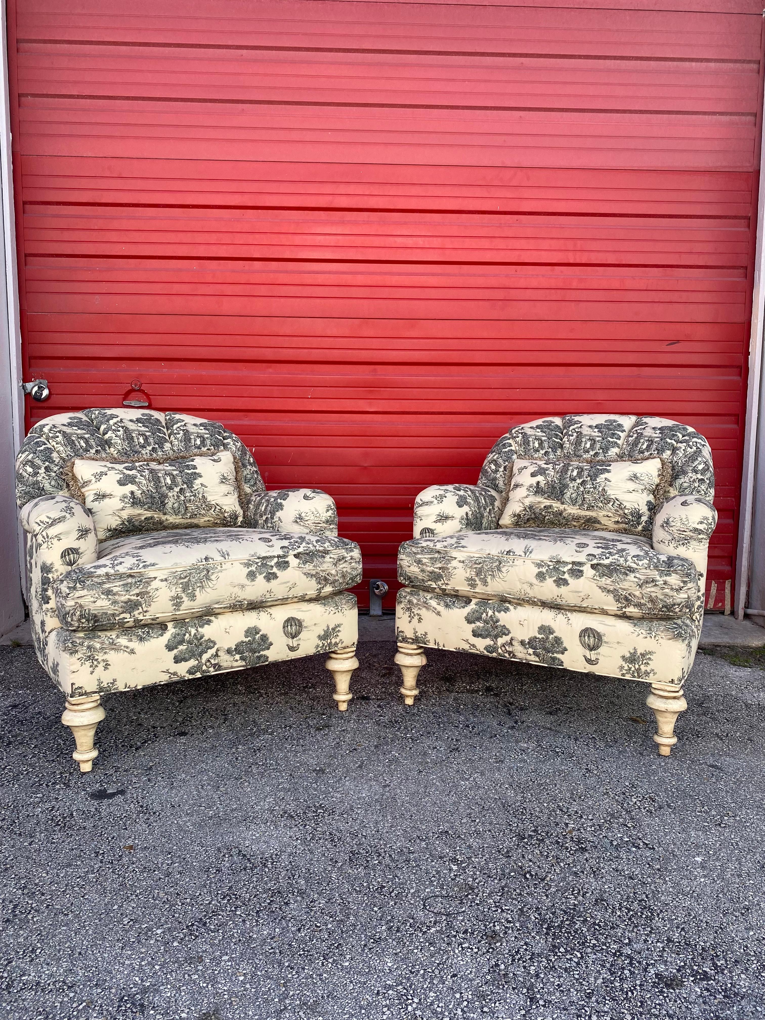 Chinoiseries C.R. Fauteuils anglais matelassés Laine Chinoiserie, lot de 2 en vente