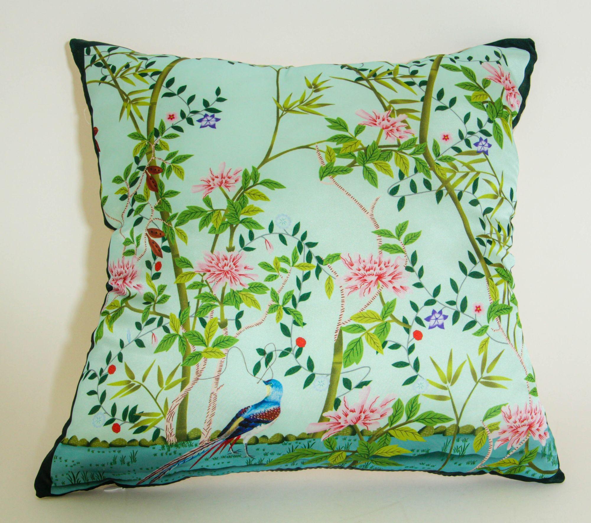 Cuscino da lancio in seta turchese Chinoiserie con fiori e uccelli, orientale asiatico Des in vendita 3