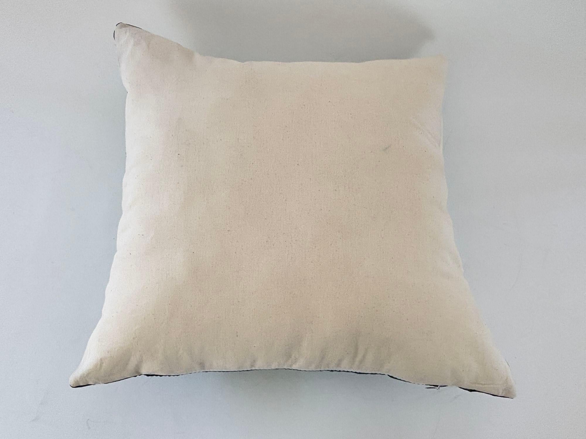 Cuscino da lancio in seta turchese Chinoiserie con fiori e uccelli, orientale asiatico Des in vendita 4
